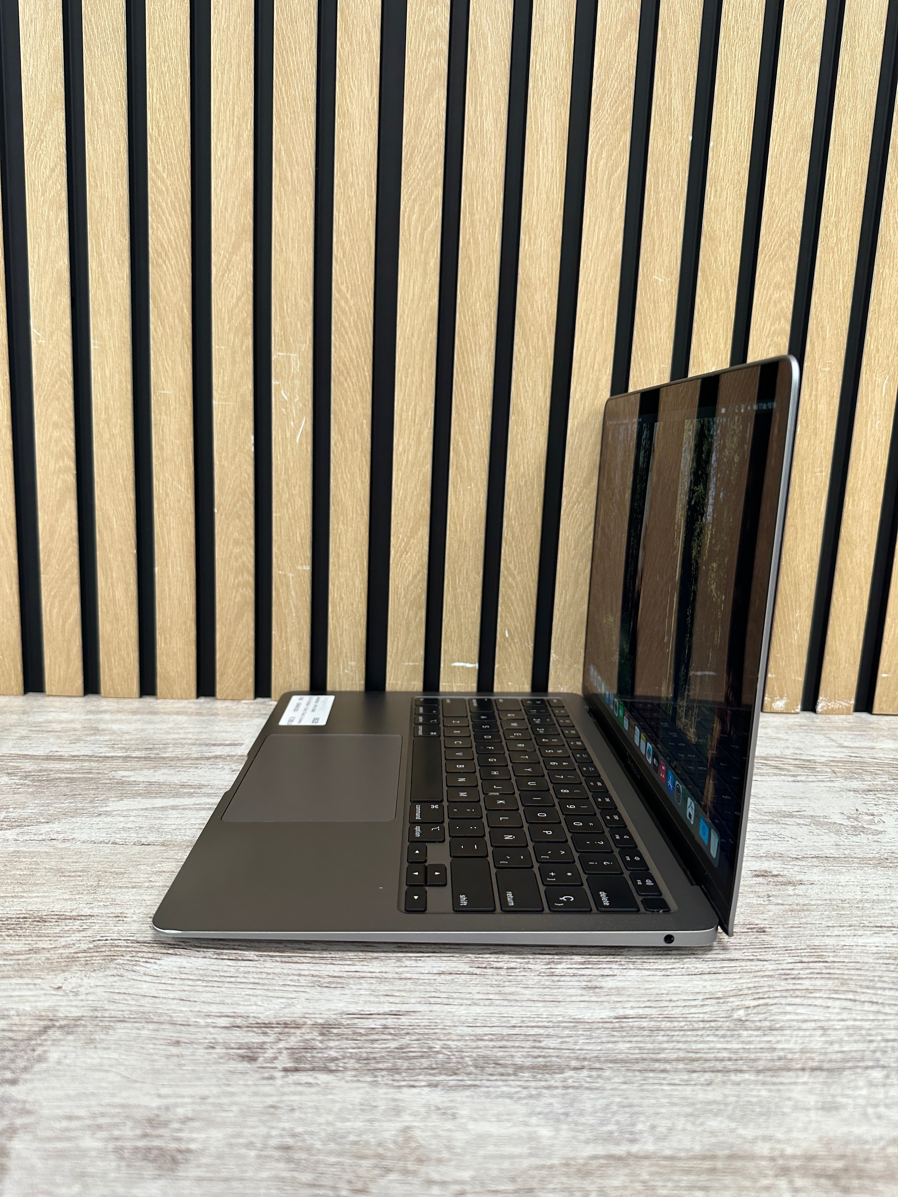 MacBook Air 13" 2020 i3 8gb 256gb SSD