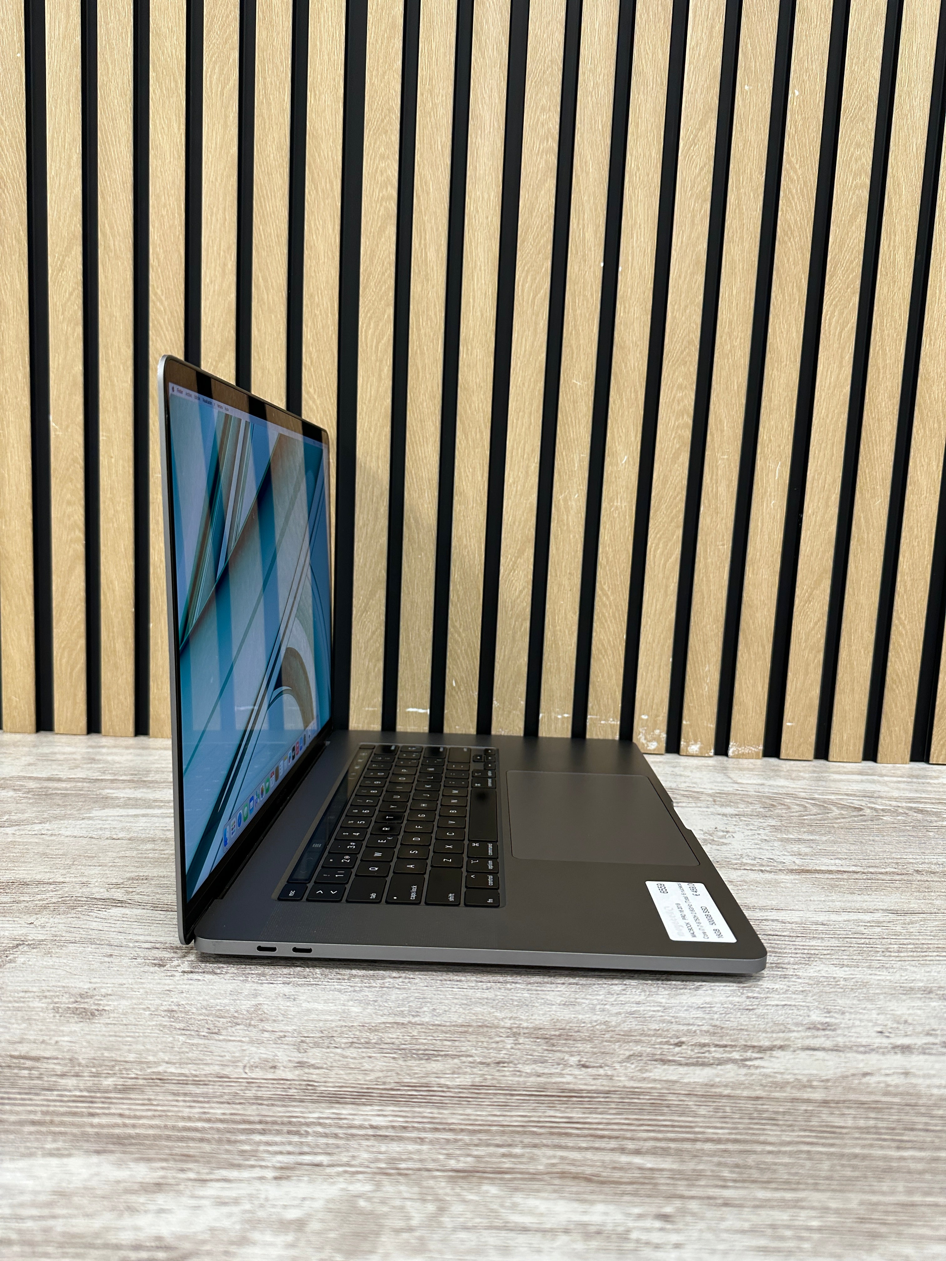 MacBook Pro 16" 2019 i7 16gb 500gb SSD