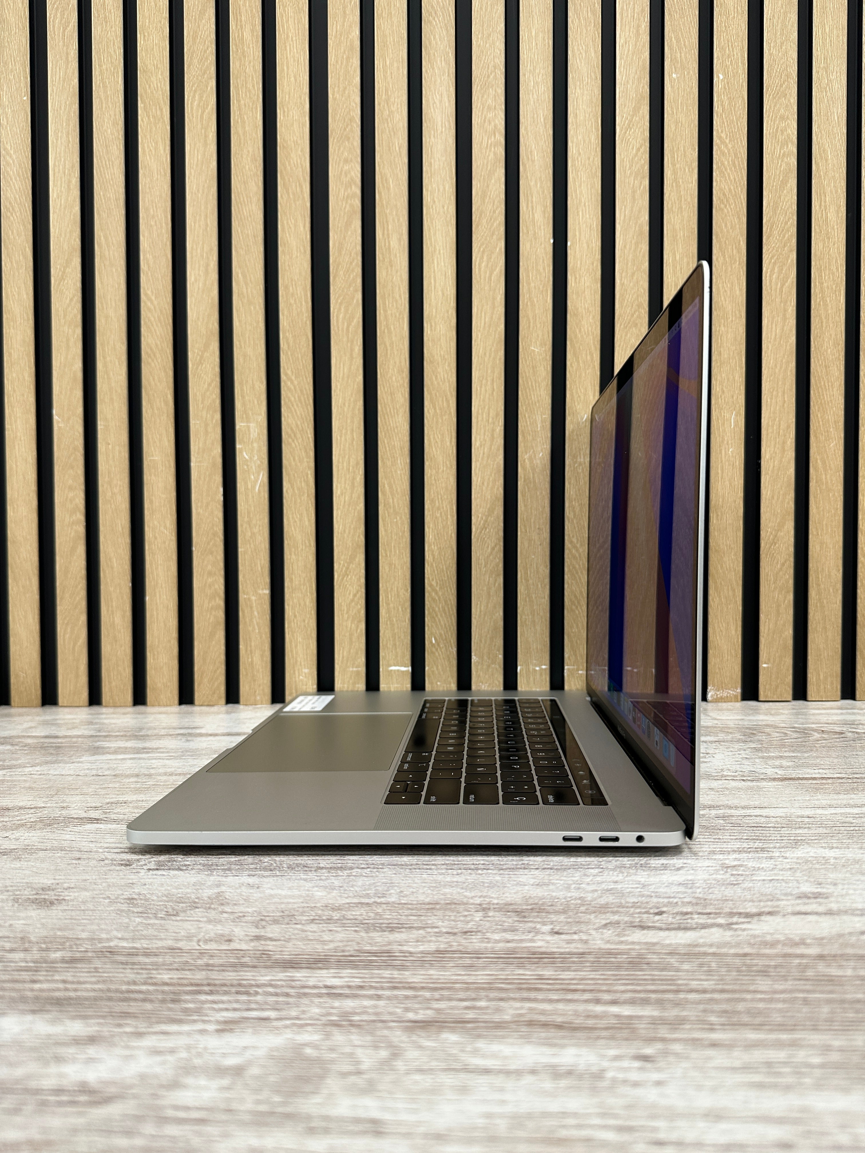 MacBook Pro 15" 2018 i7 16gb 500gb SSD