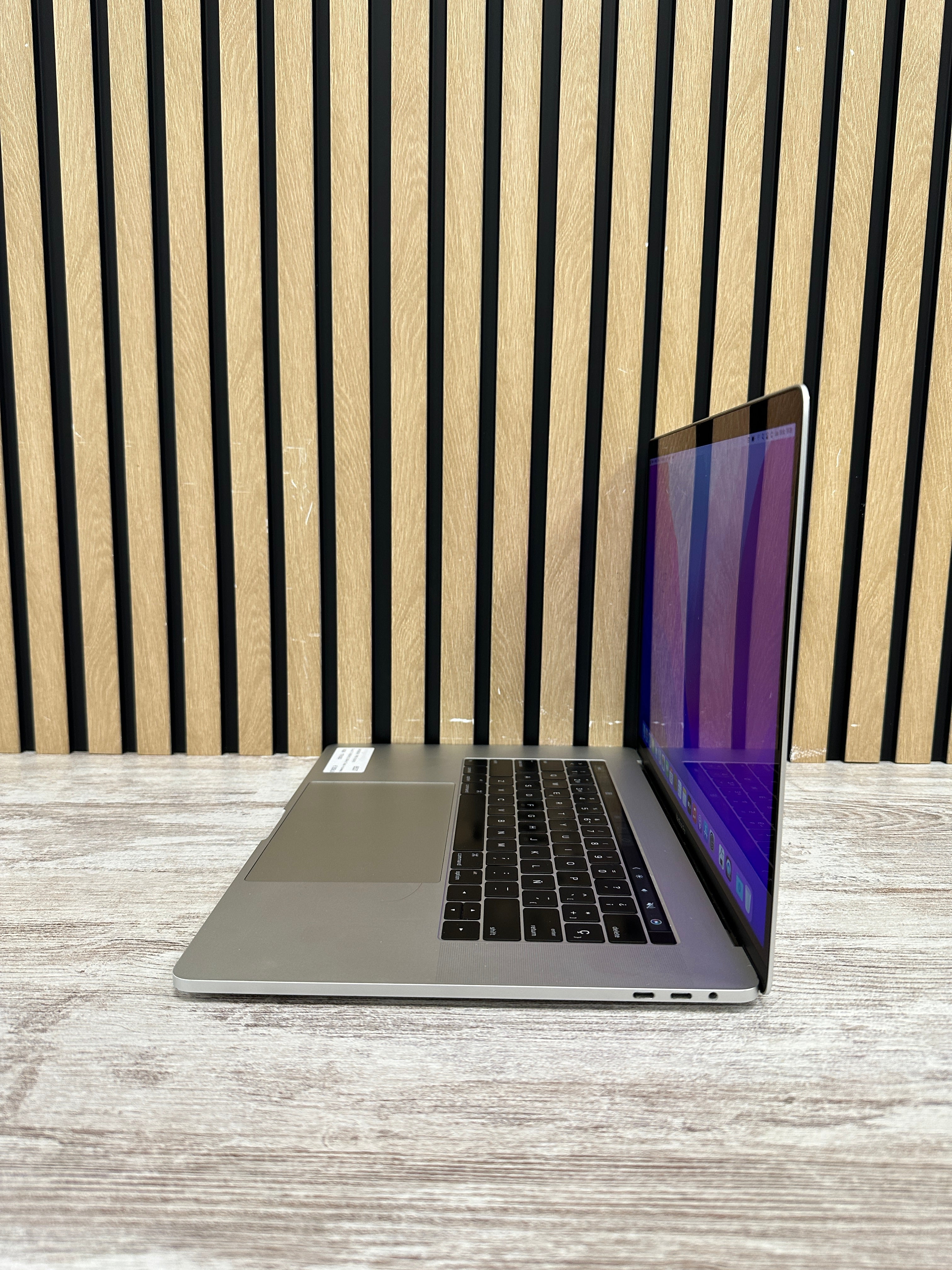 MacBook Pro 15" 2016 i7 16gb 1tb SSD