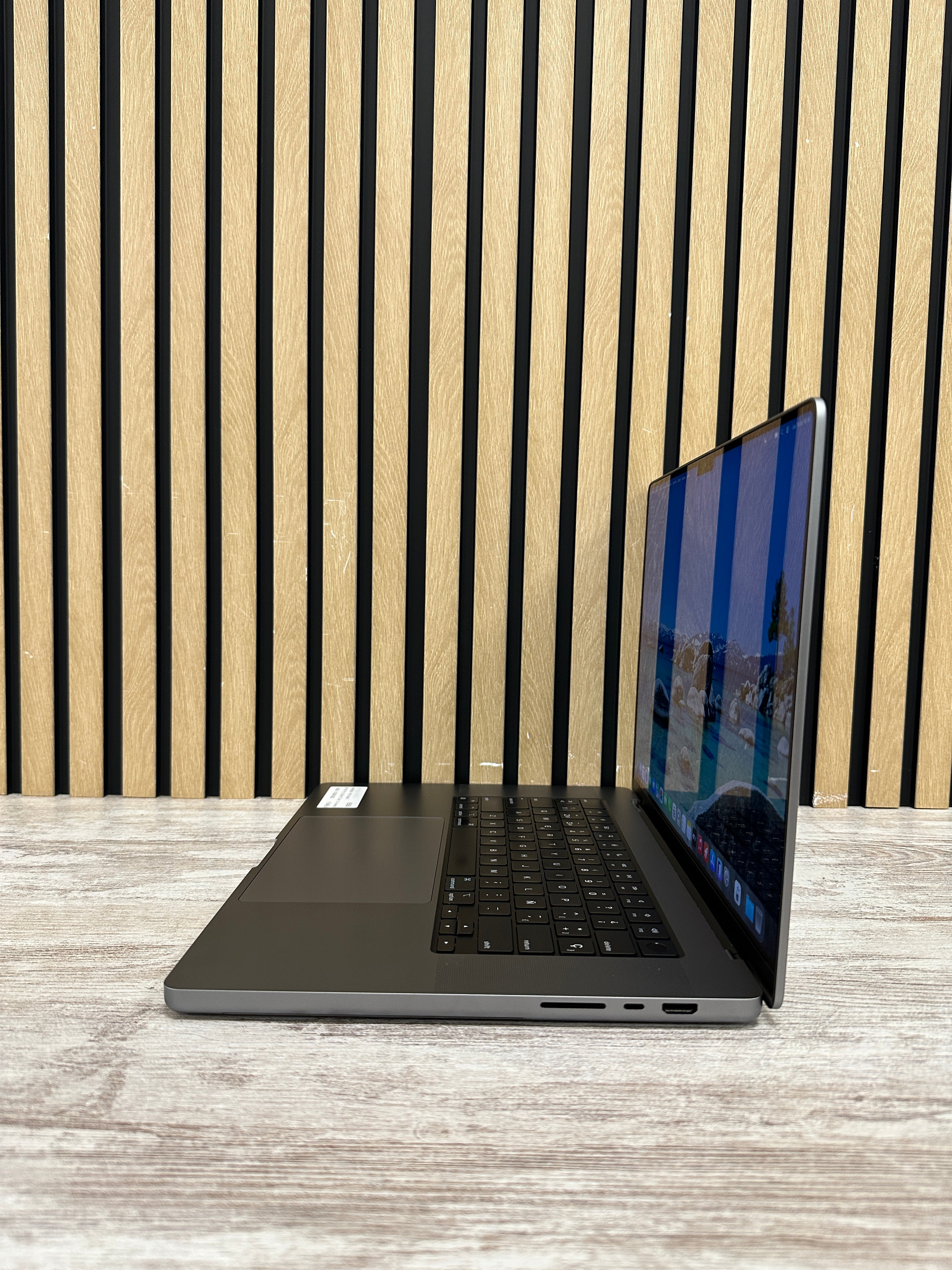 MacBook Pro 16" 2021 M1 PRO 16gb 512gb SSD