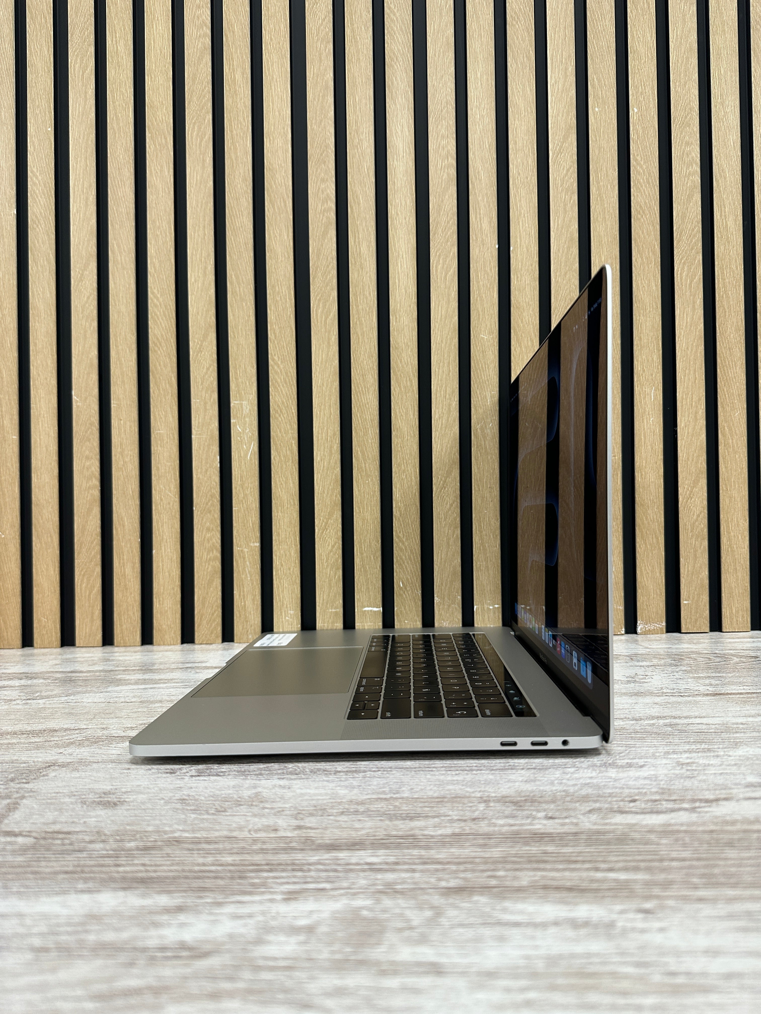 MacBook Pro 15" 2019 i7 32gb 2tb SSD