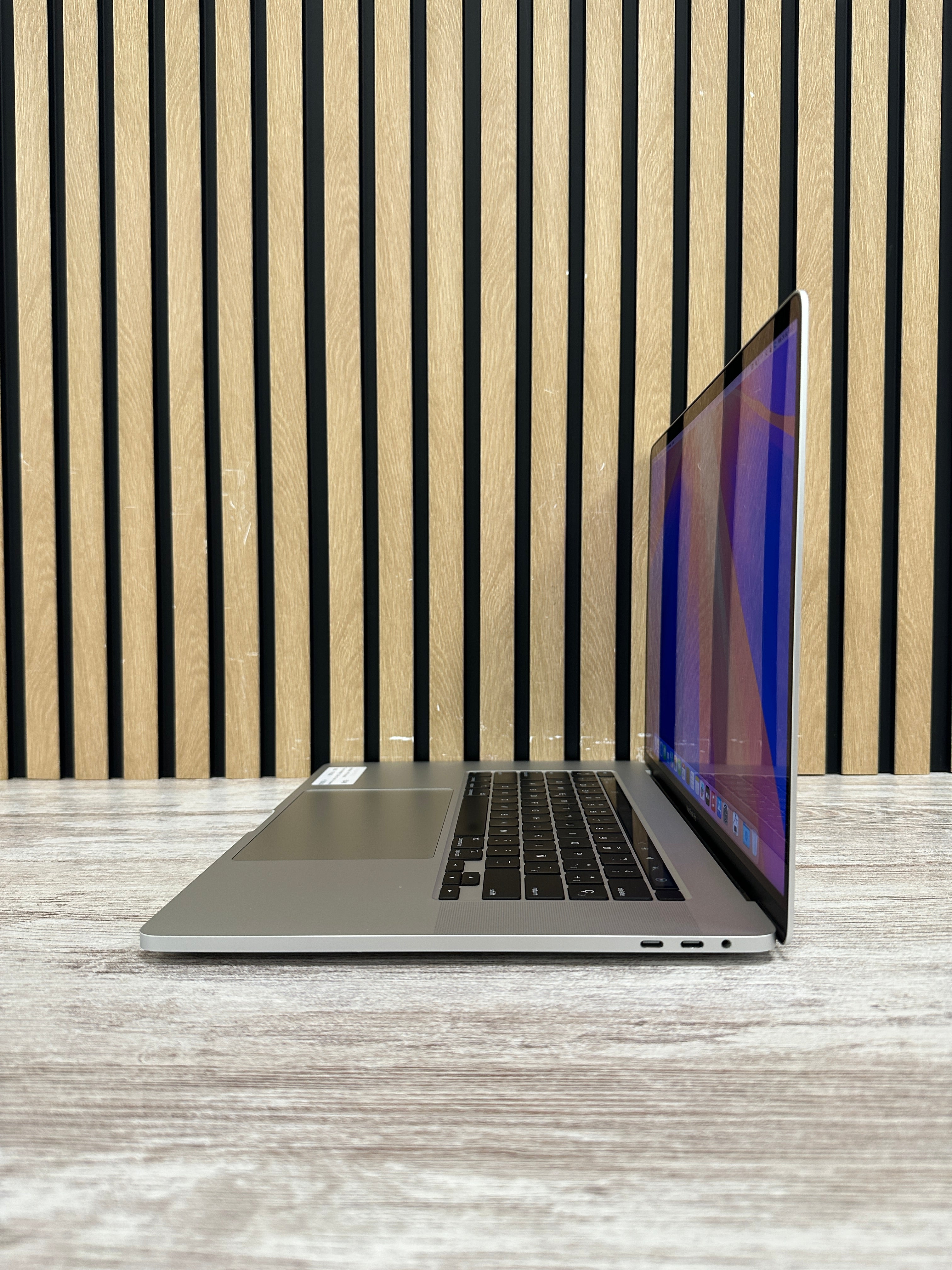 MacBook Pro 16" 2019 i9 16gb 1tb SSD