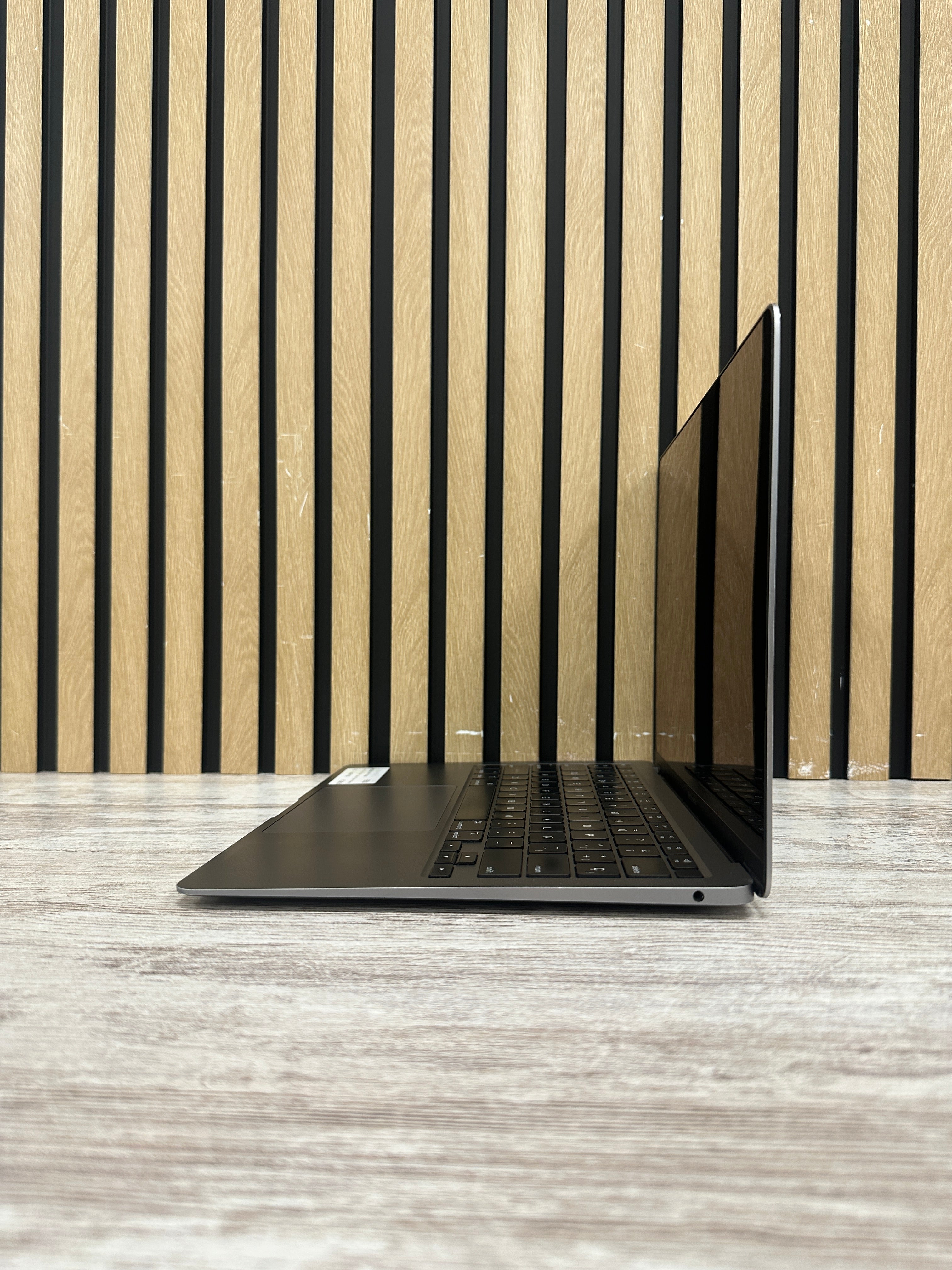 MacBook Air 13" 2020 i5 8gb 256gb SSD