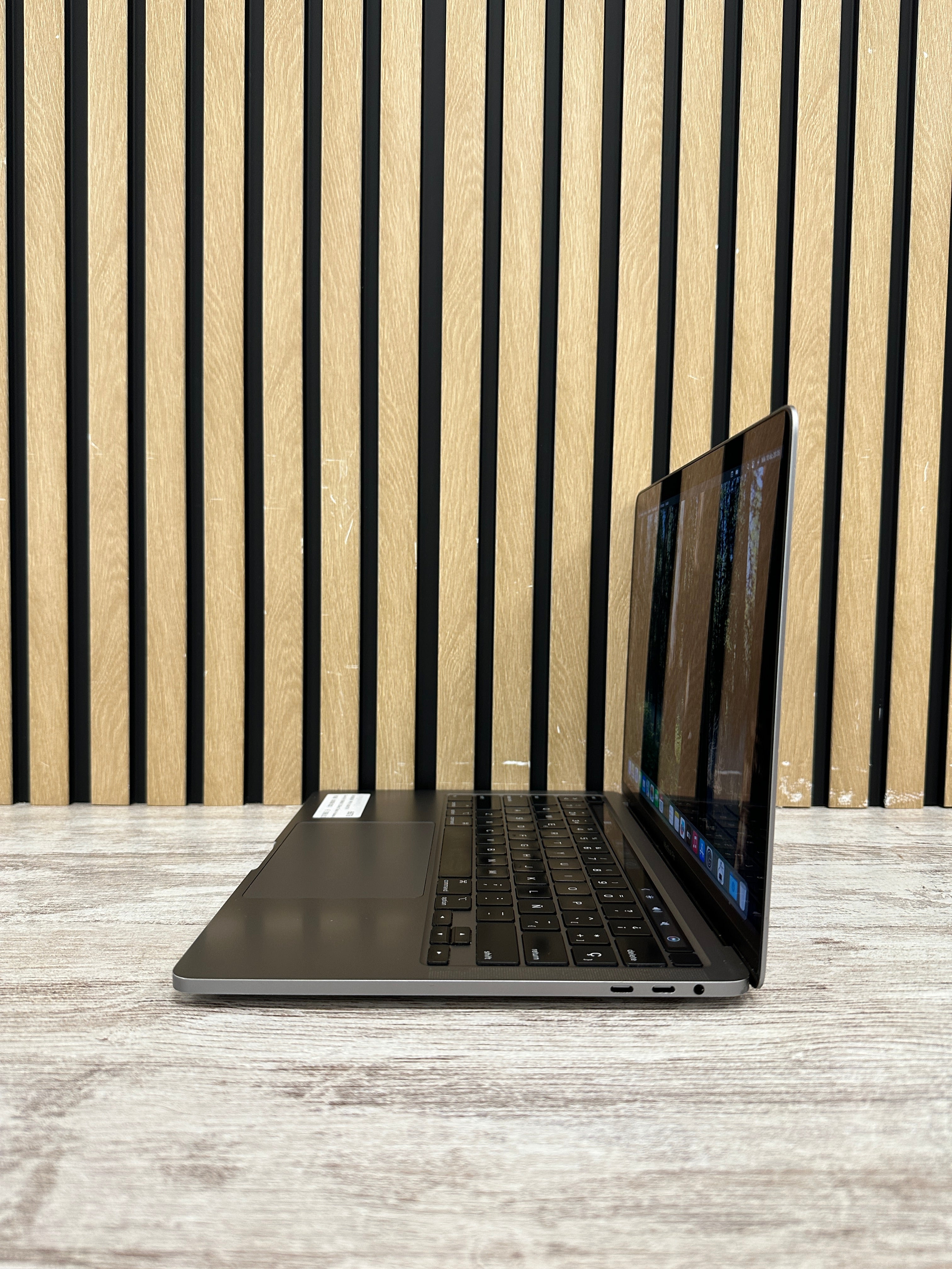 MacBook Pro 13" 2020 TB i5 16gb 500gb SSD