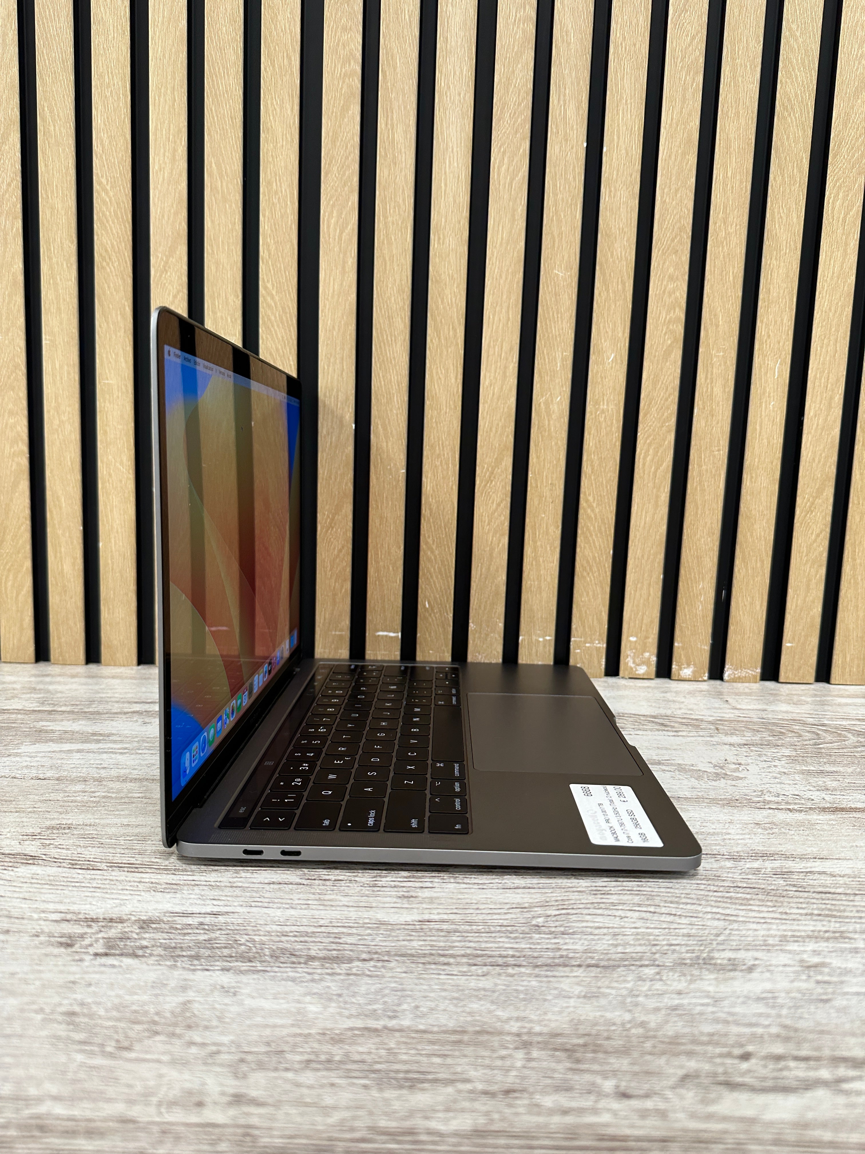 MacBook Pro 13" 2017 TB i7 16gb 256gb SSD