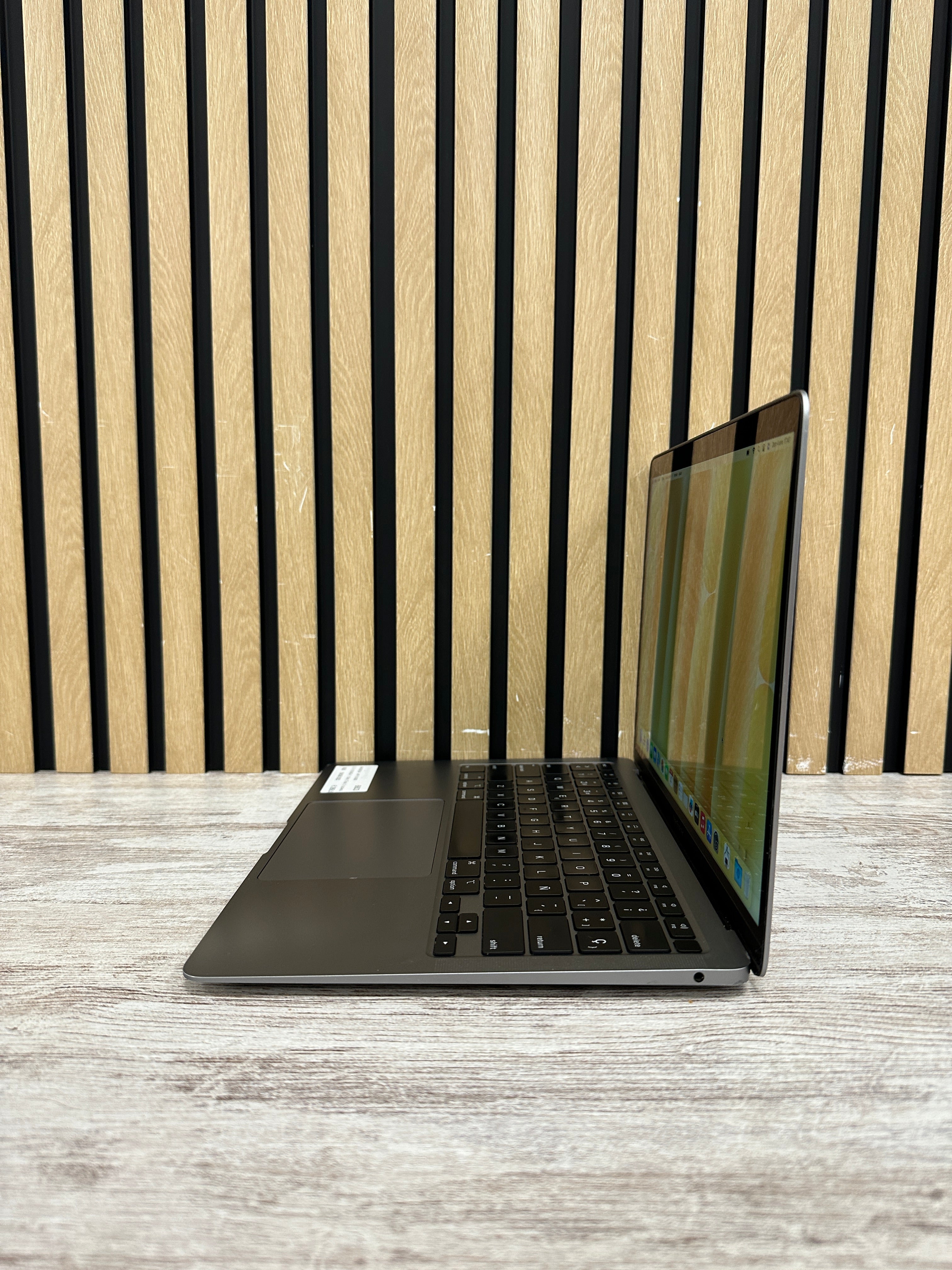 MacBook Air 13" 2020 i3 8gb 256gb SSD