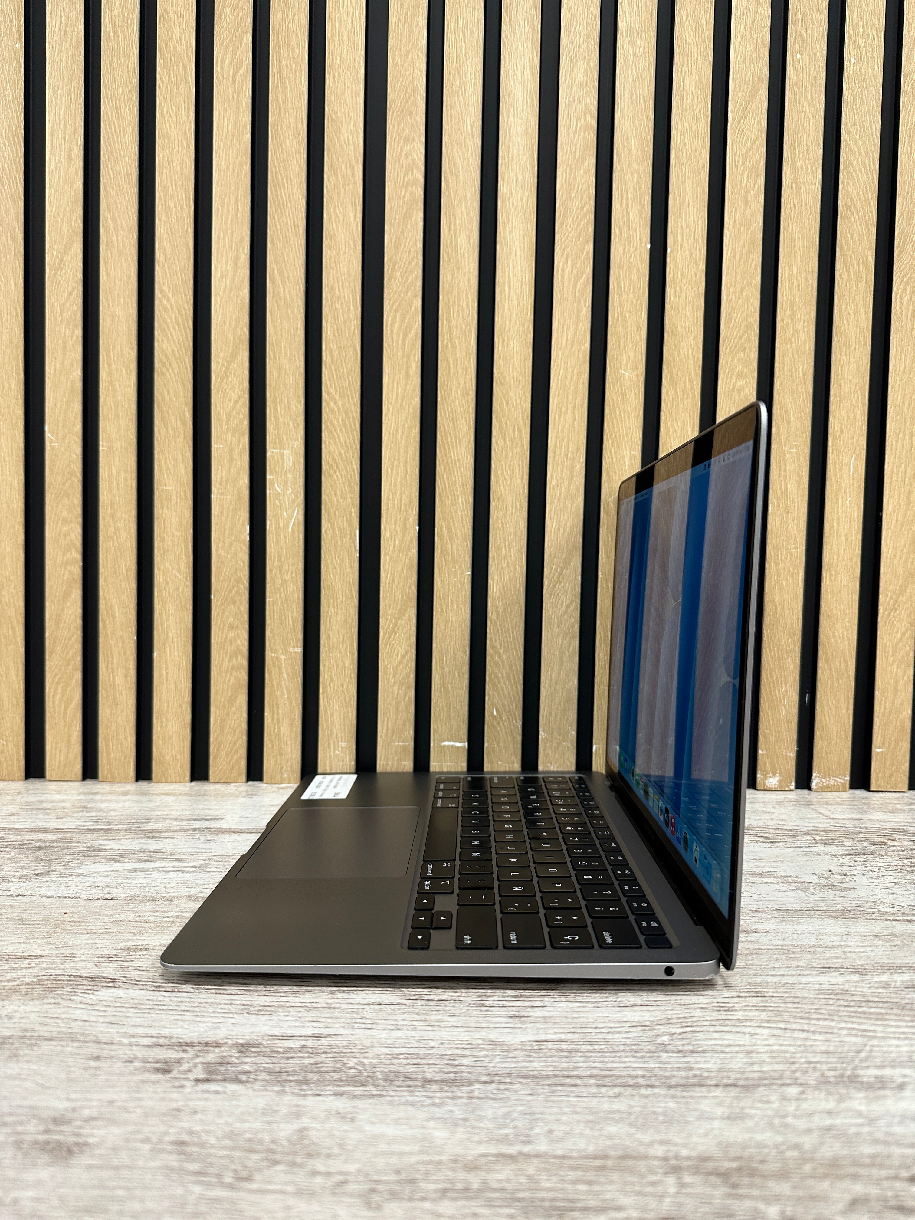 MacBook Air 13" 2020 i3 8gb 256gb SSD