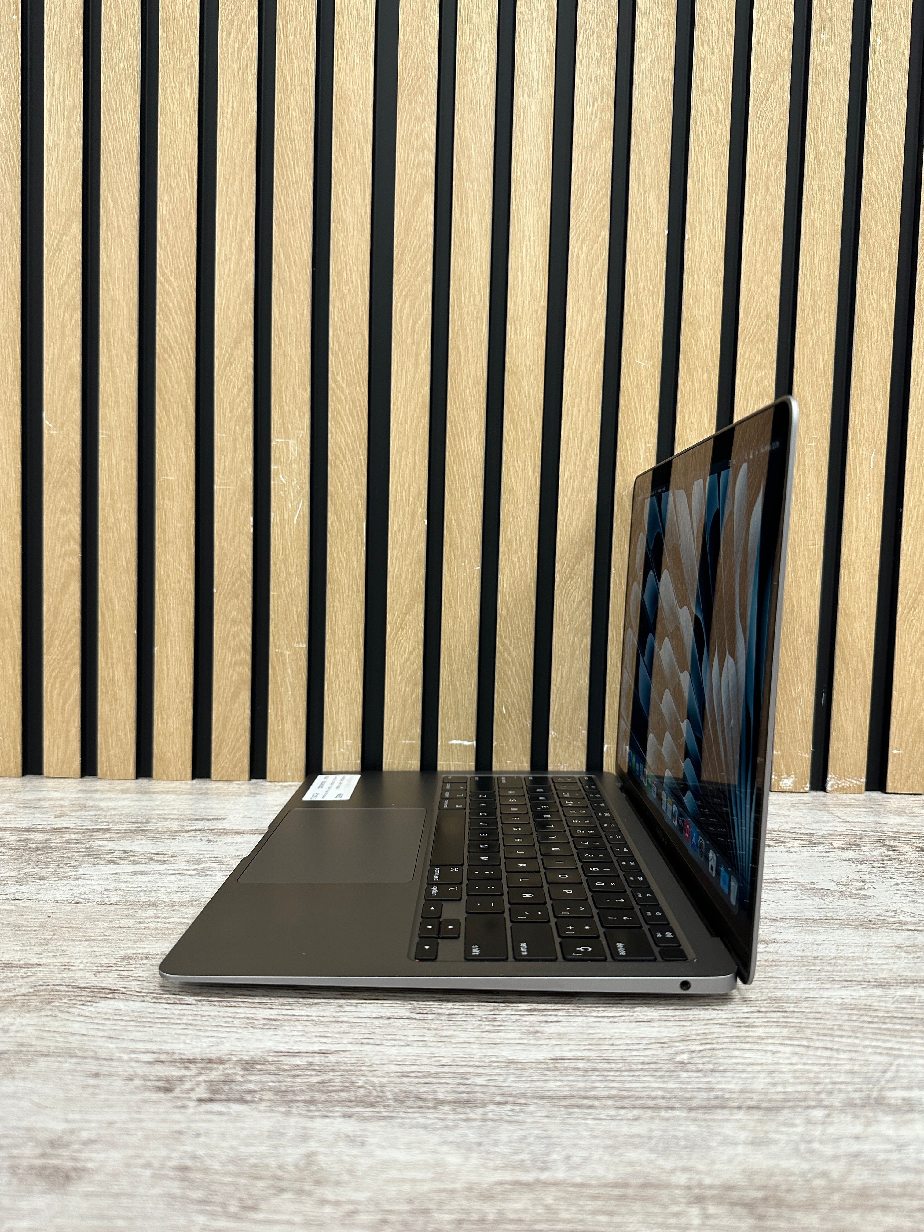 MacBook Air 13" 2020 i5 8gb 500gb SSD