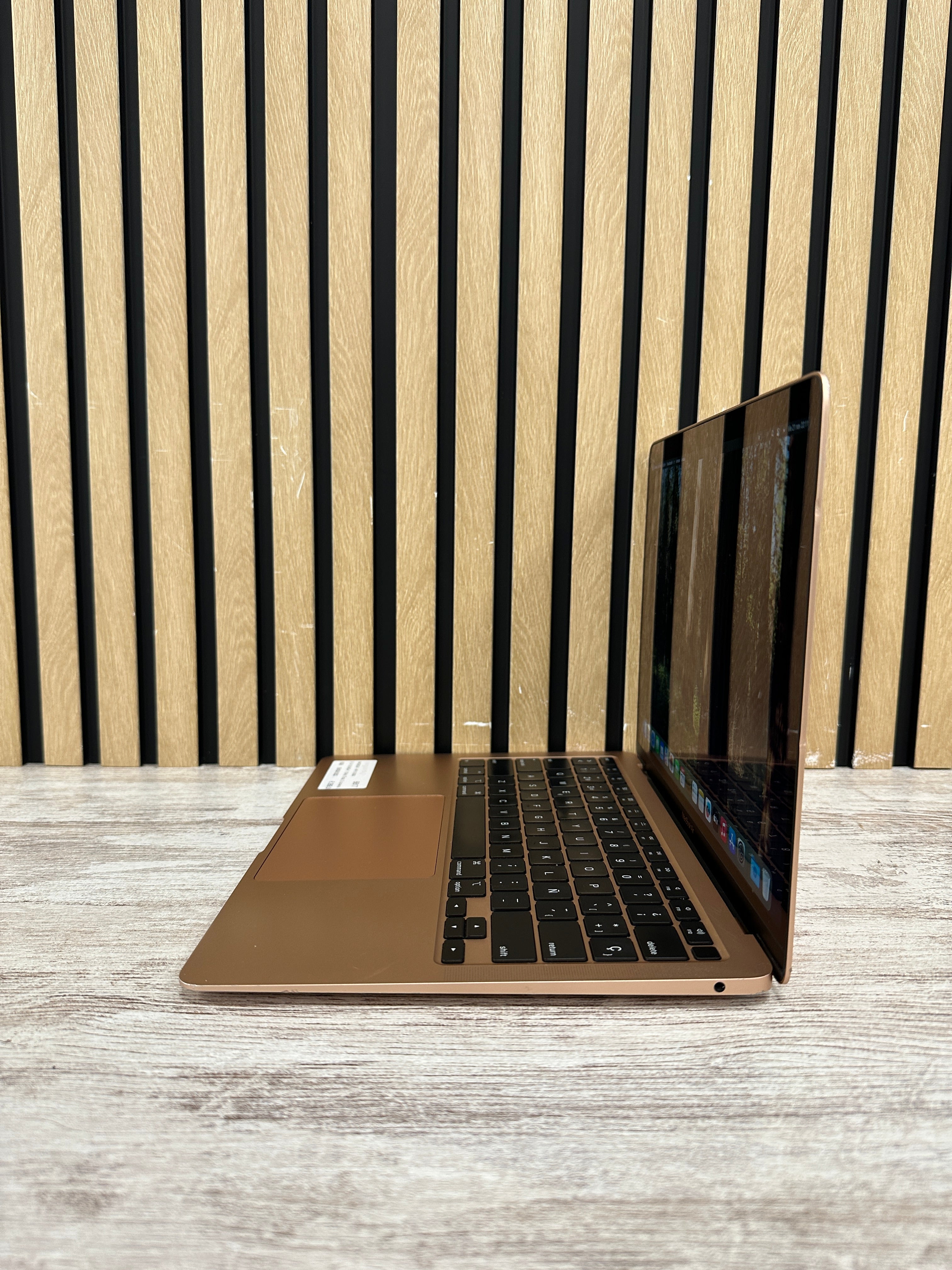 MacBook Air 13" 2020 i3 8gb 256gb SSD