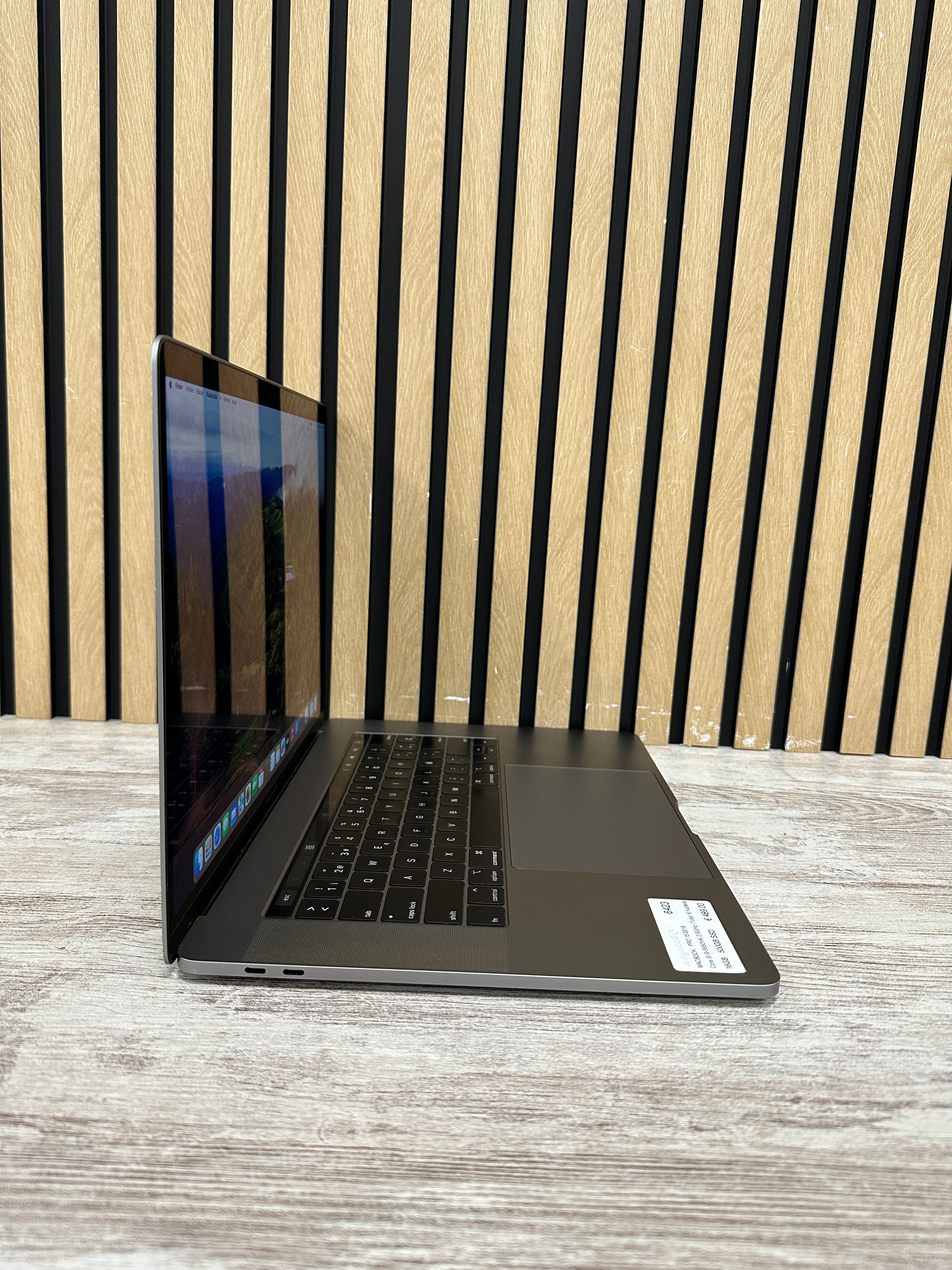 MacBook Pro 15" 2019 i9 16gb 500gb SSD