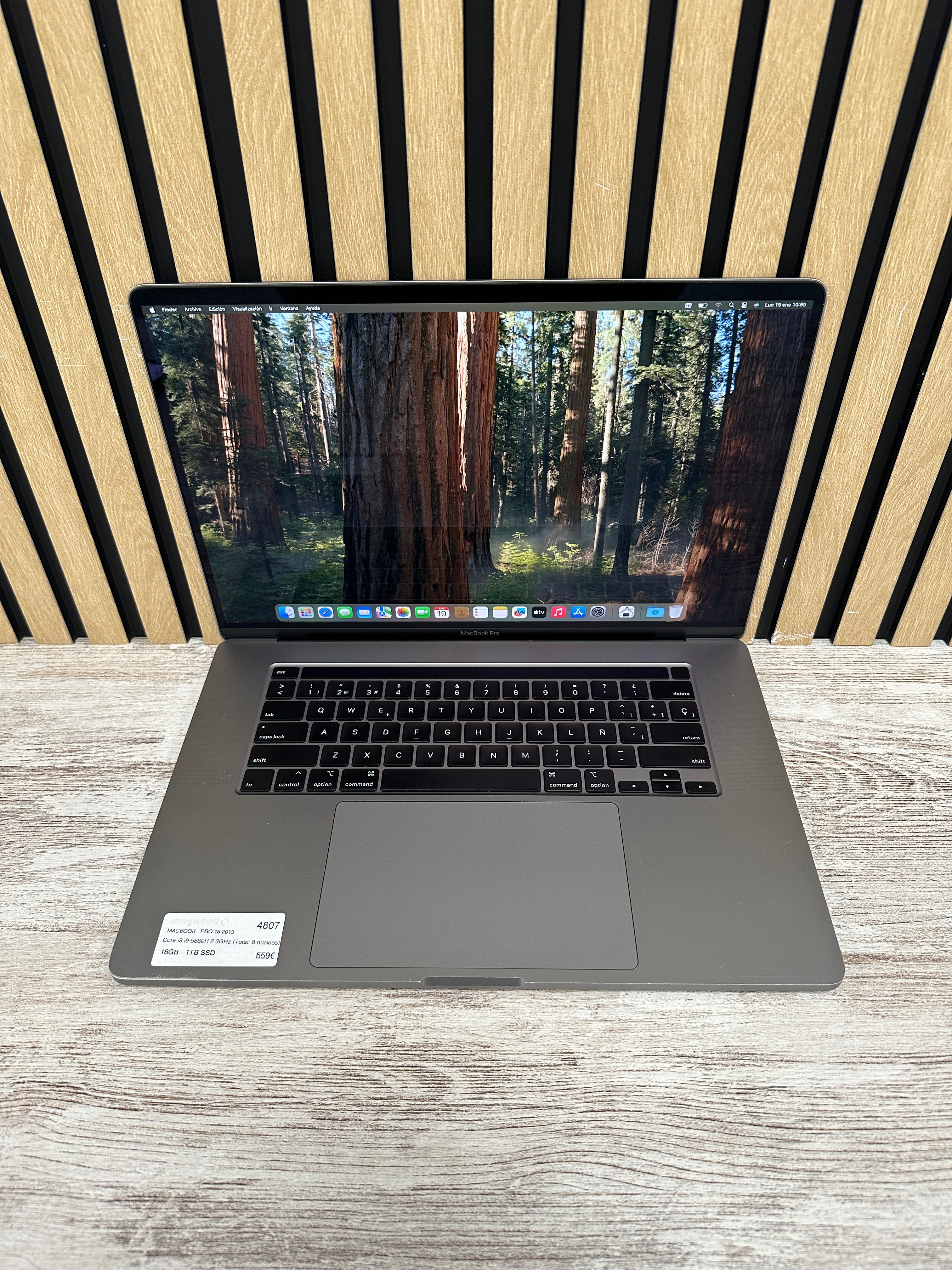 MacBook Pro 16" 2019 i9 16gb 1tb SSD