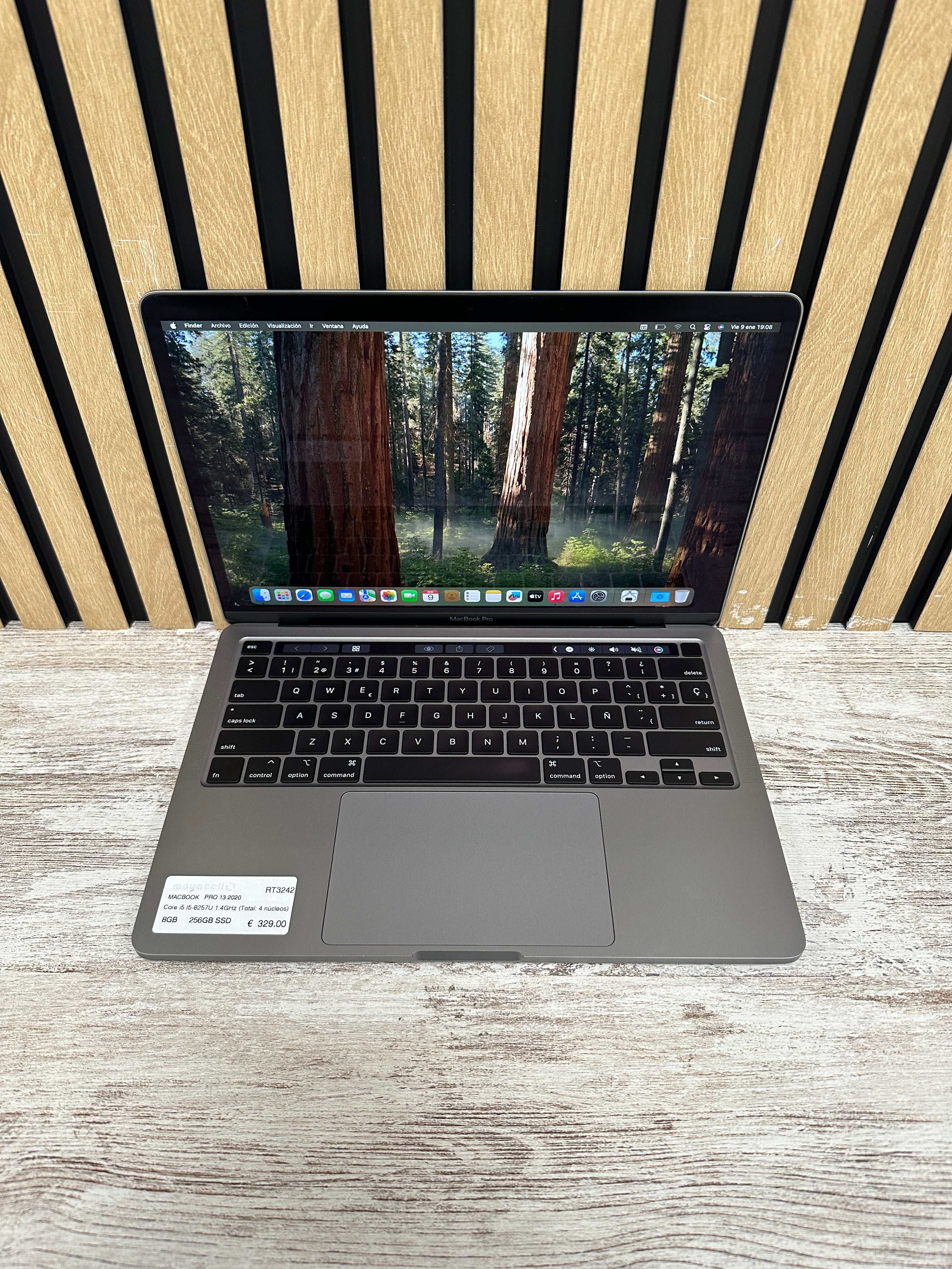 MacBook Pro 13" 2020 i5 8gb 256gb SSD