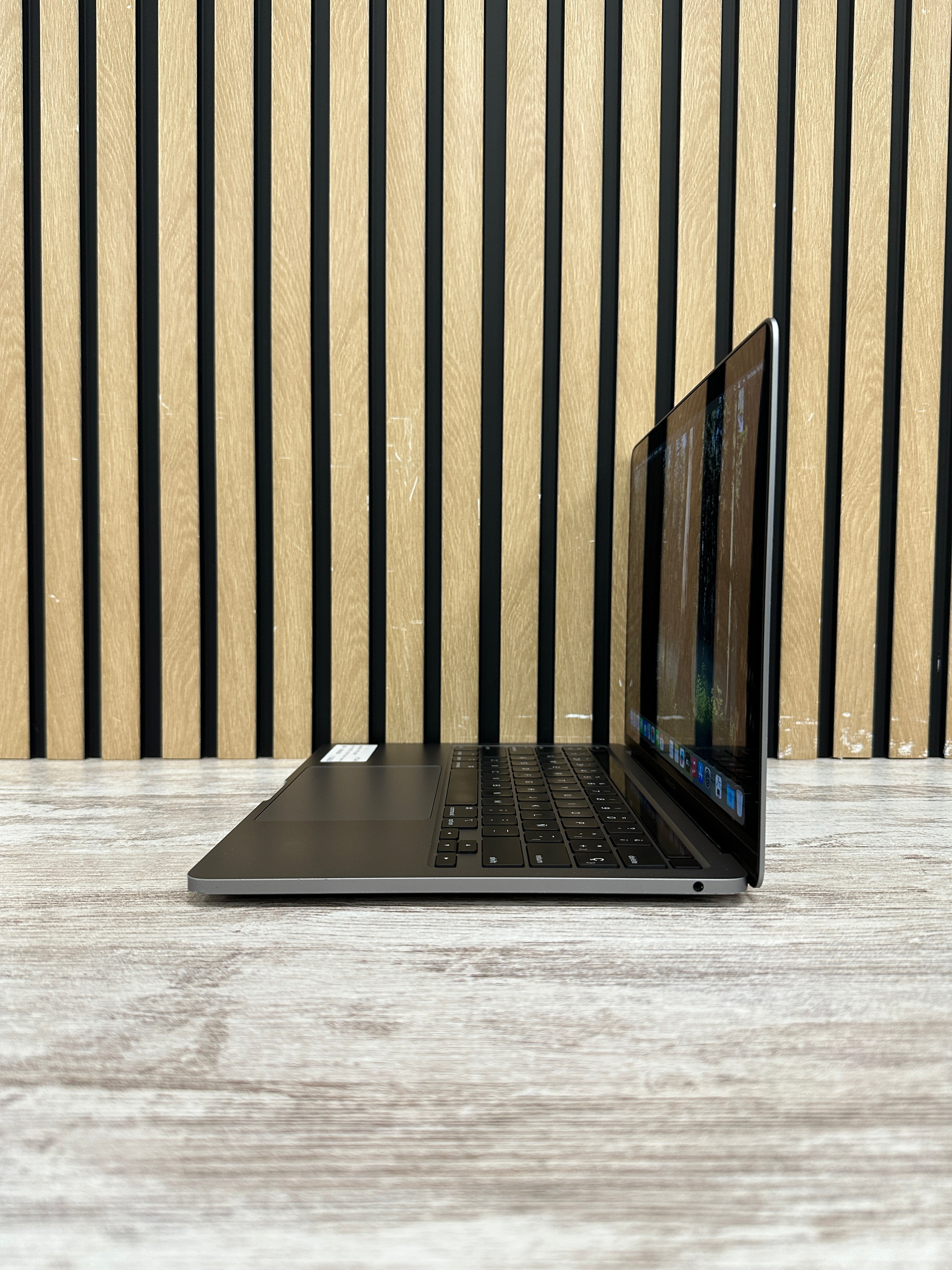 MacBook Pro 13" 2020 i5 8gb 256gb SSD