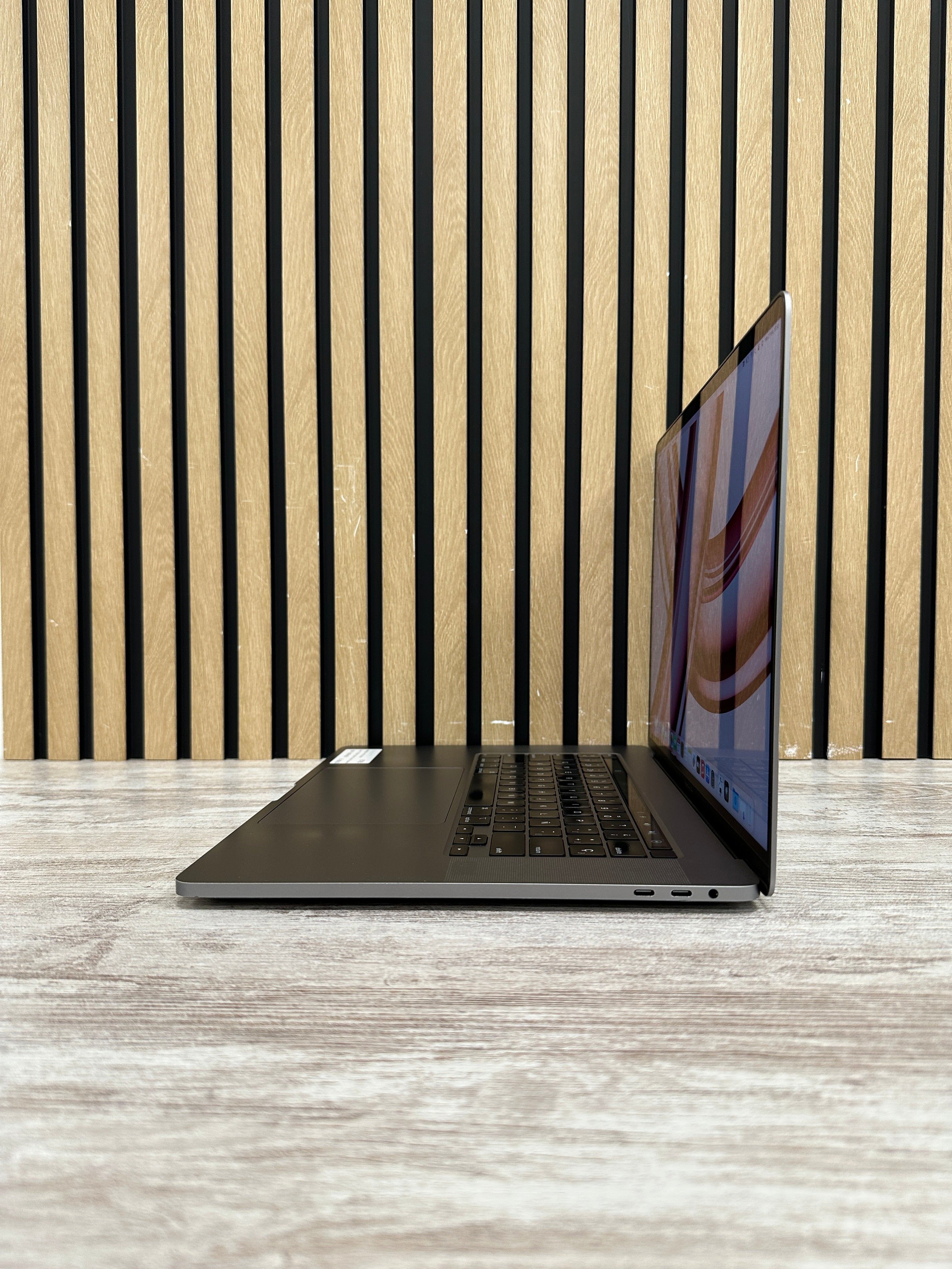 MacBook Pro 16" 2019 i7 16gb 500gb SSD