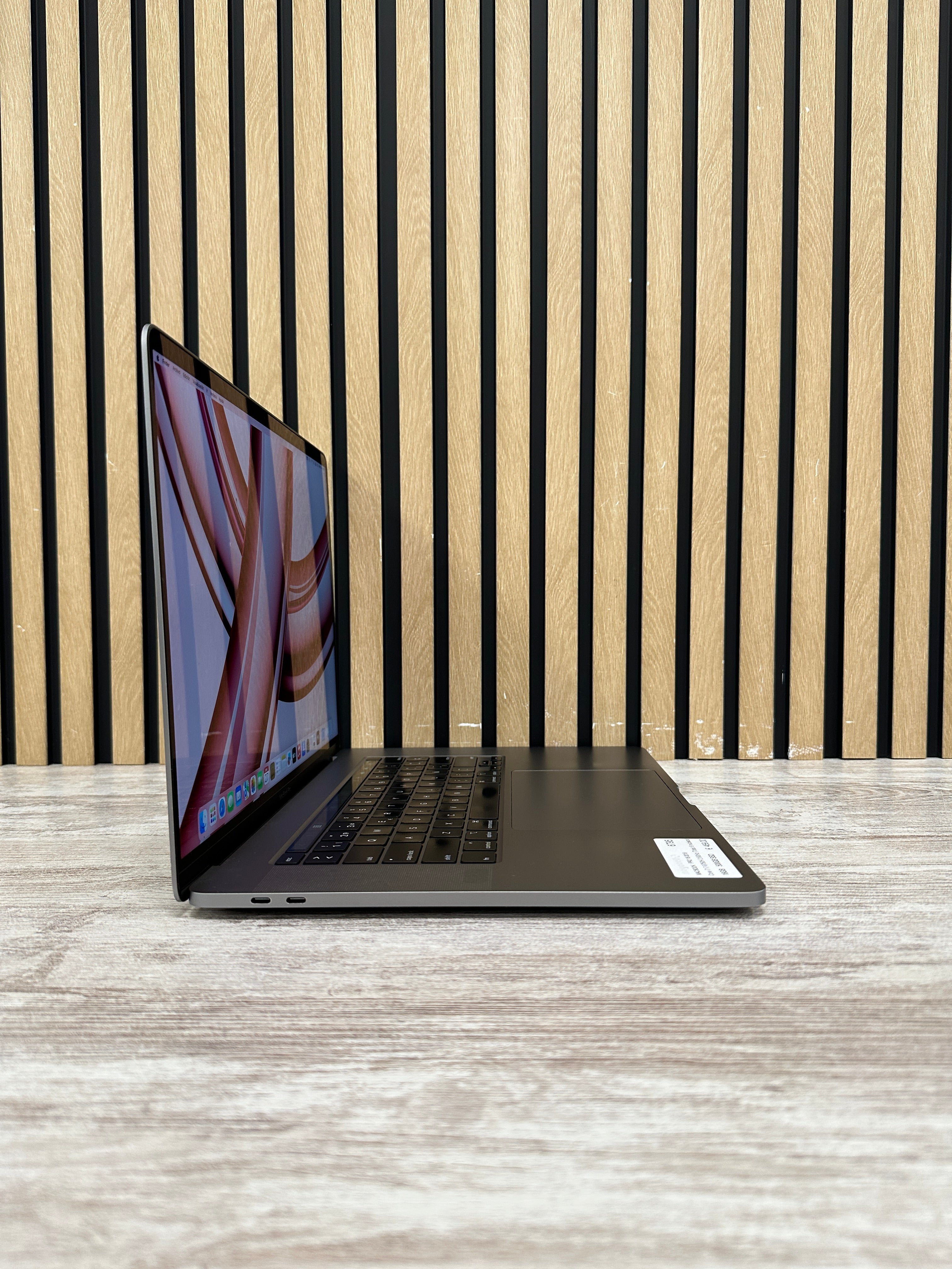 MacBook Pro 16" 2019 i7 16gb 500gb SSD