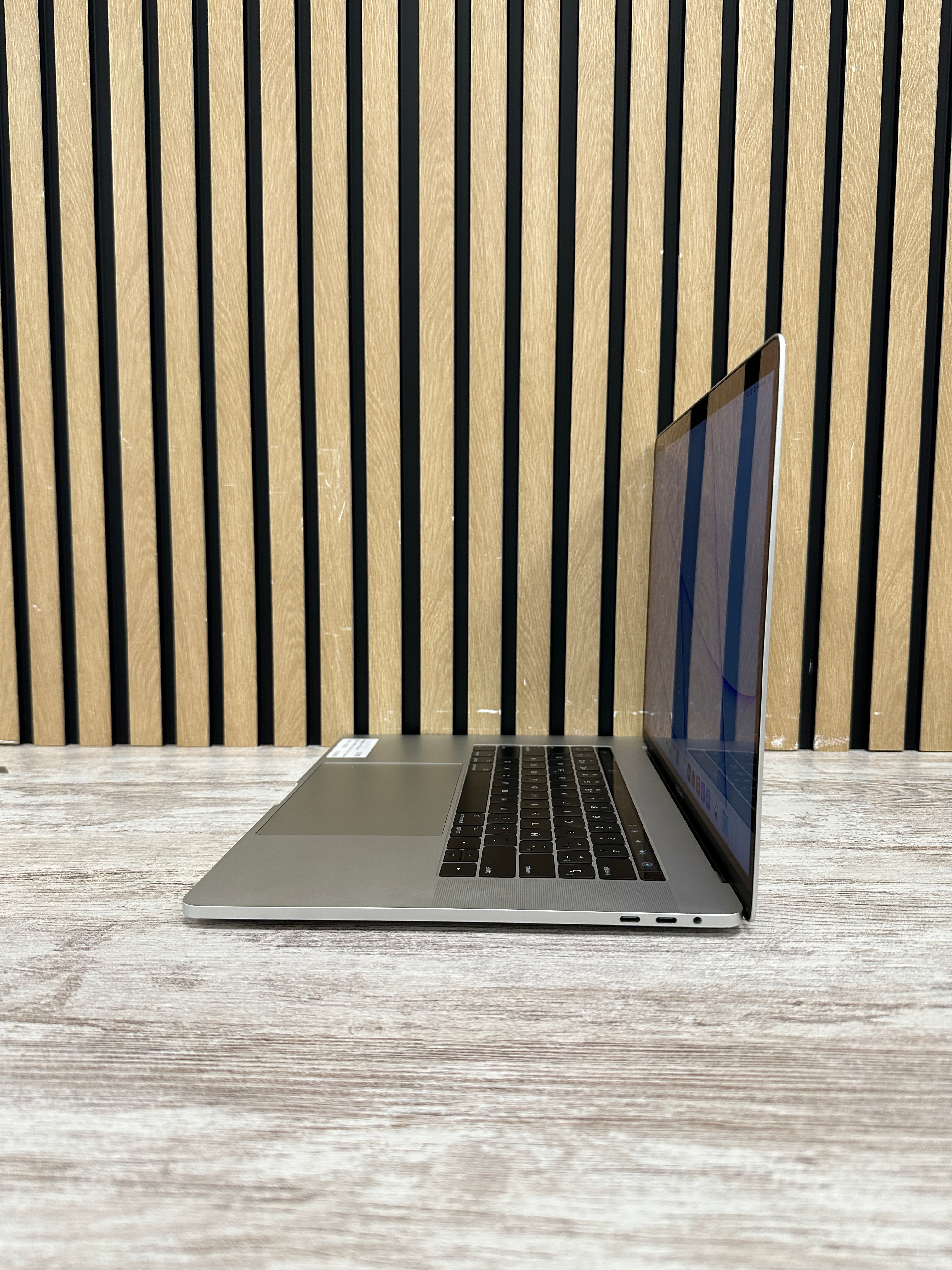 MacBook Pro 15" 2016 i7 16gb 1tb SSD