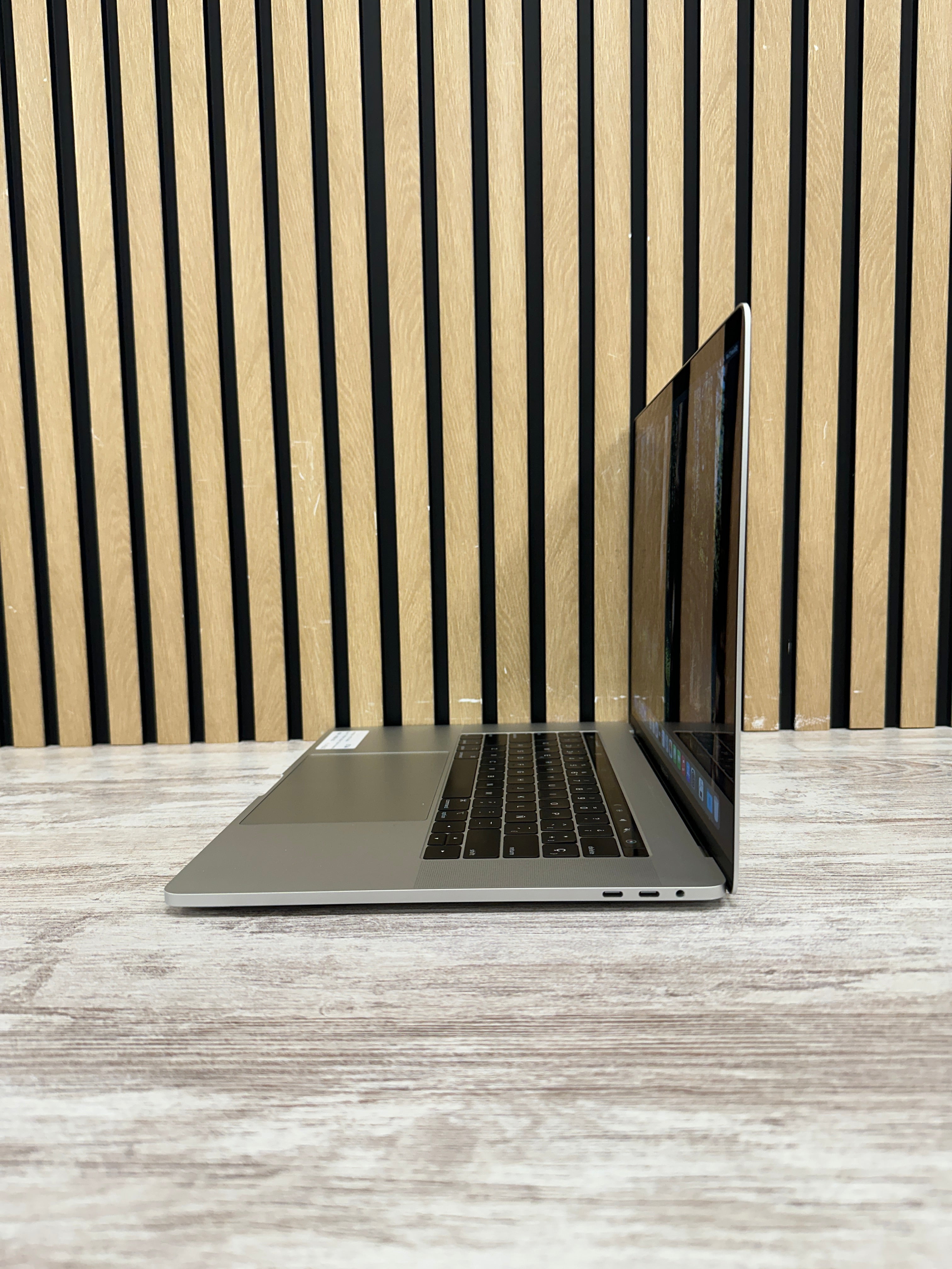 MacBook Pro 15" 2019 i7 16gb 500gb SSD