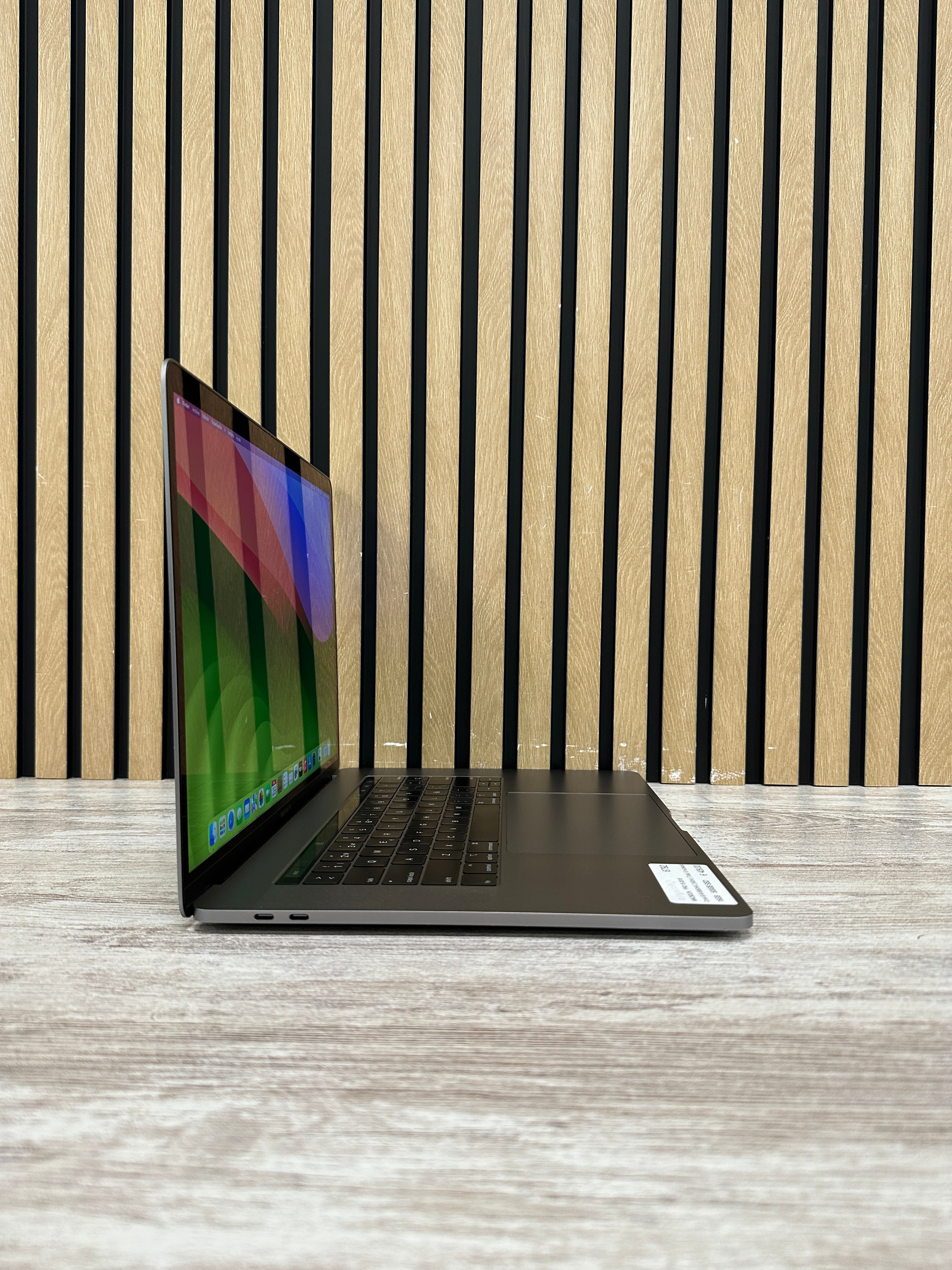 MacBook Pro 15" 2018 i9 16gb 500gb SSD