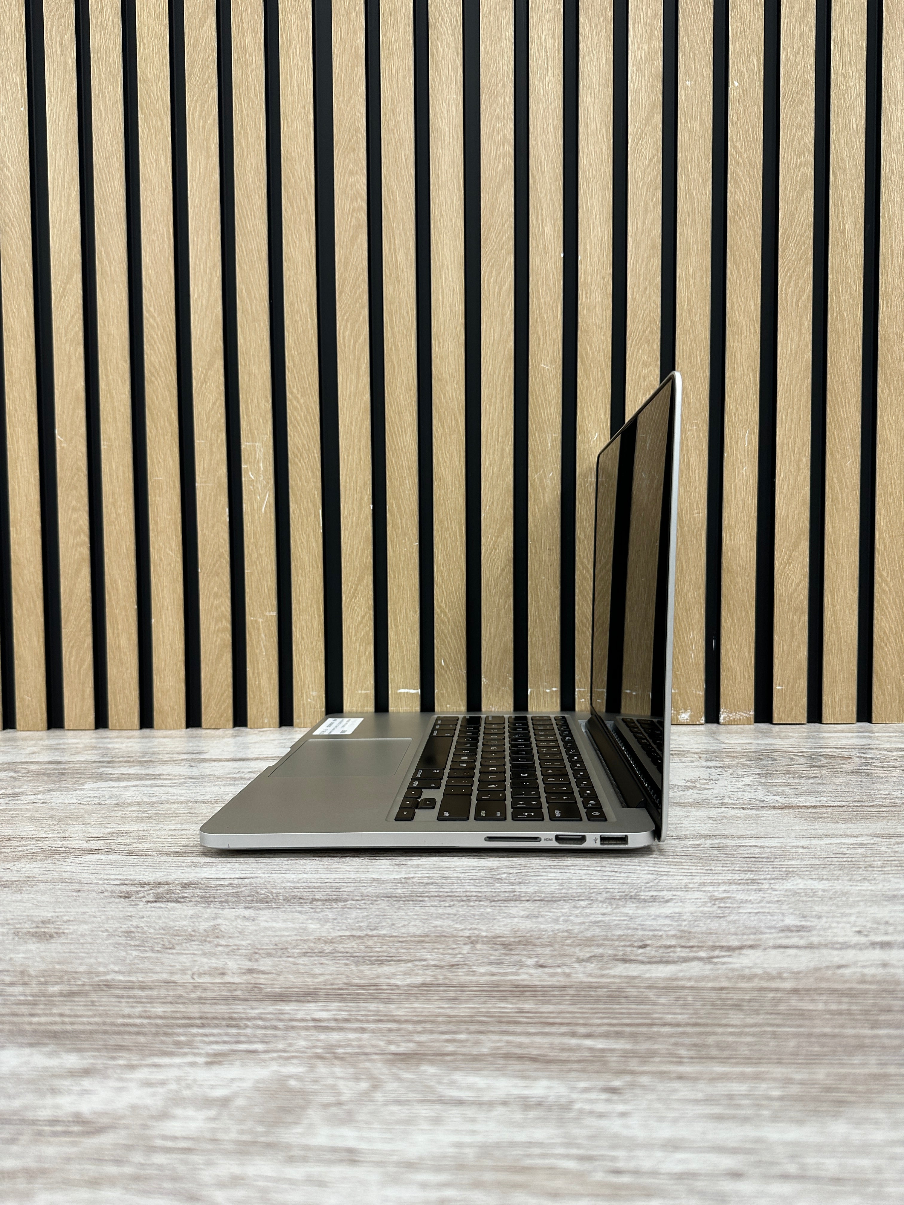 MacBook Pro 13" 2015 i5 8gb 500gb SSD