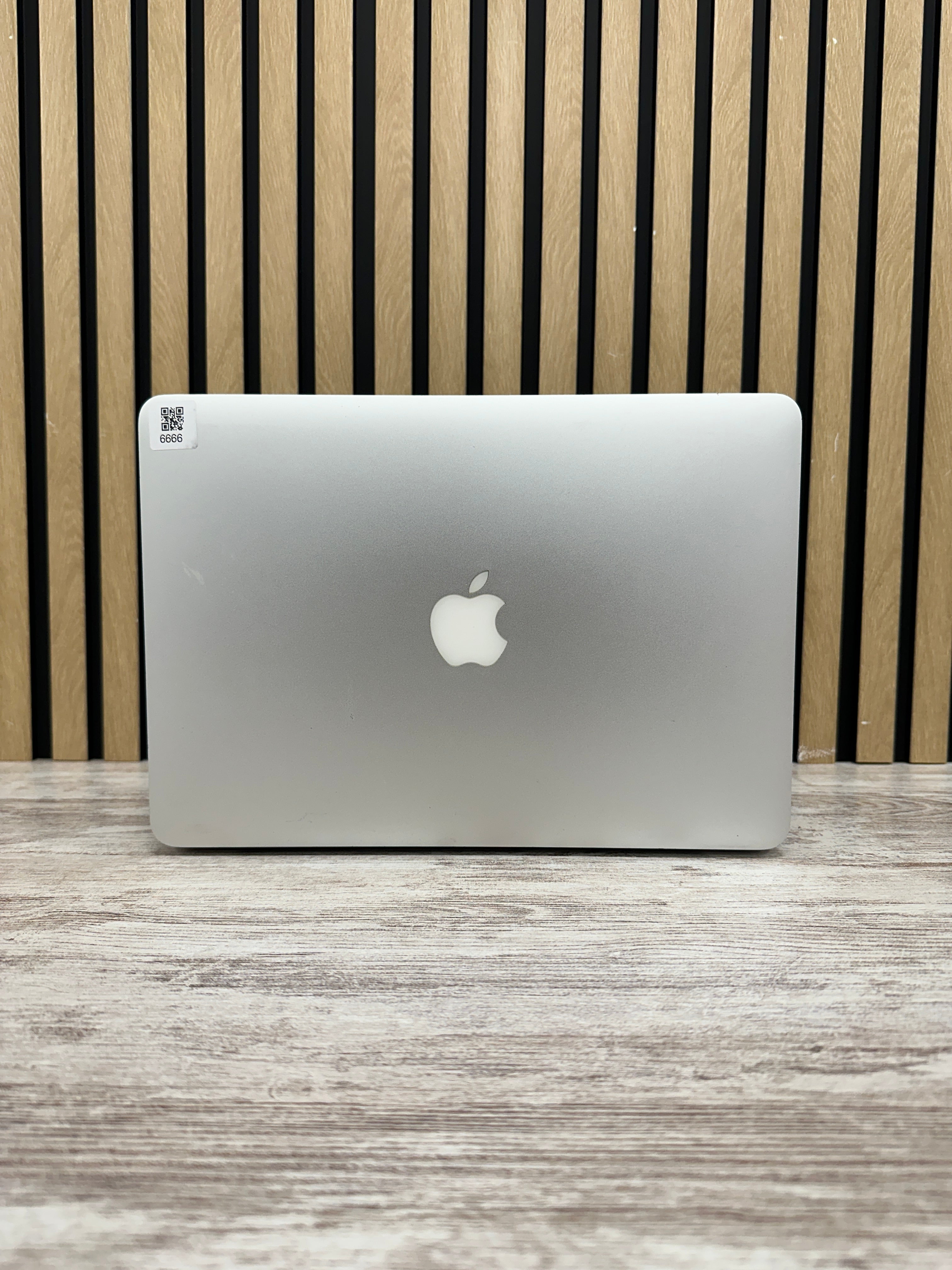 MacBook Pro 13" 2015 i5 8gb 500gb SSD