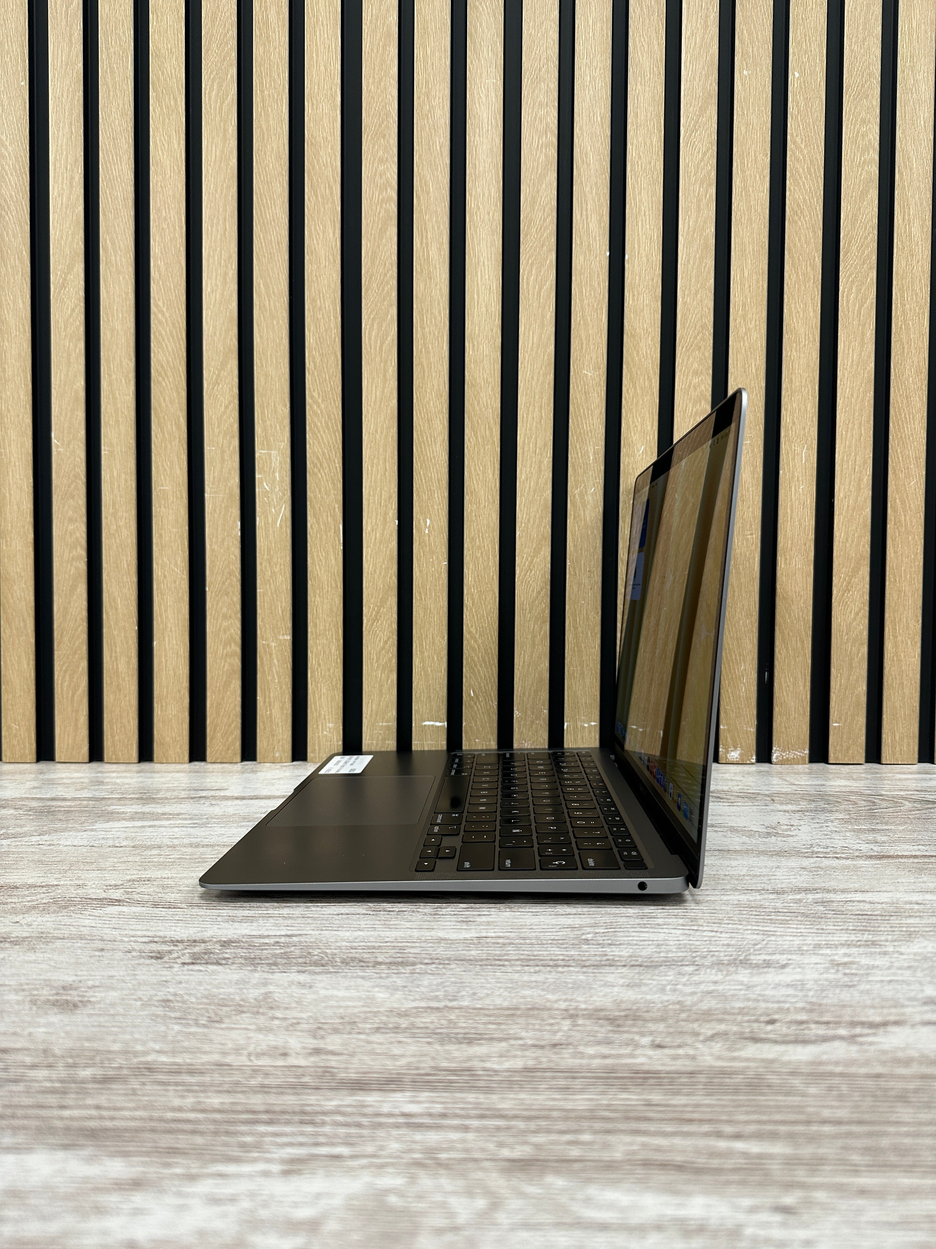 MacBook Air 13" 2020 M1 8gb 256gb SSD