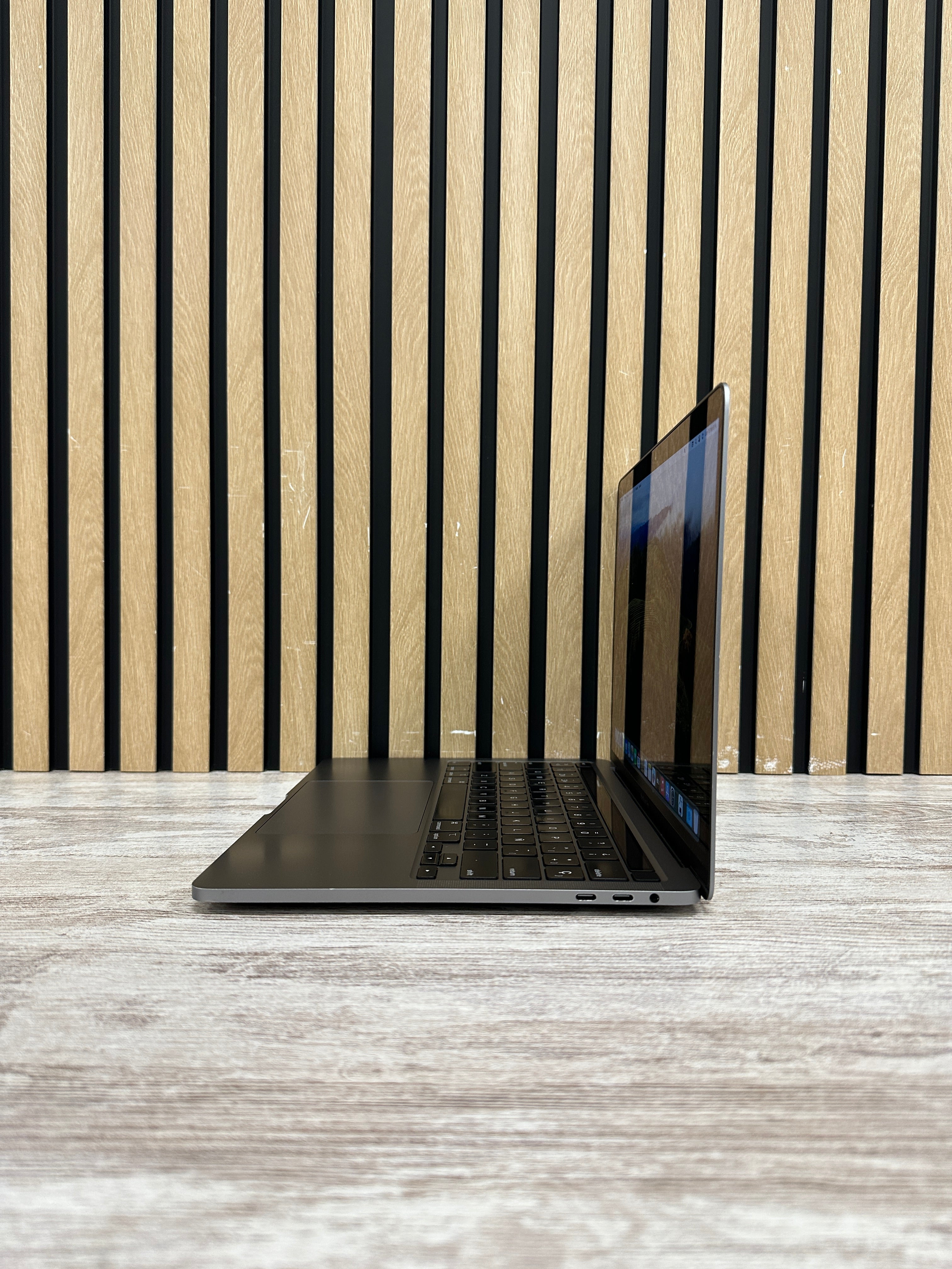 MacBook Pro 13" 2020 TB i5 16gb 500gb SSD