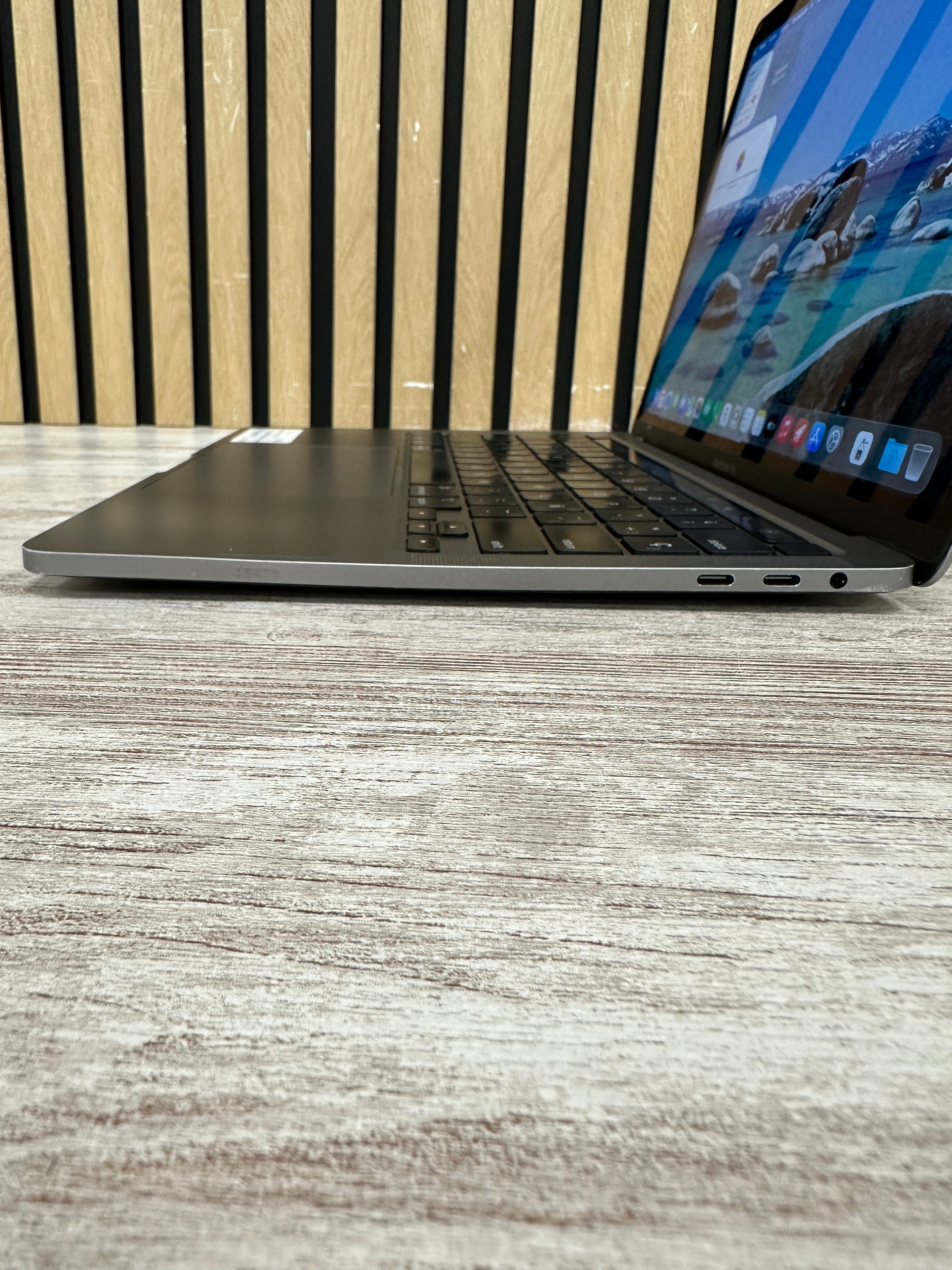 MacBook Pro 13" 2020 TB i7 16gb 512gb SSD