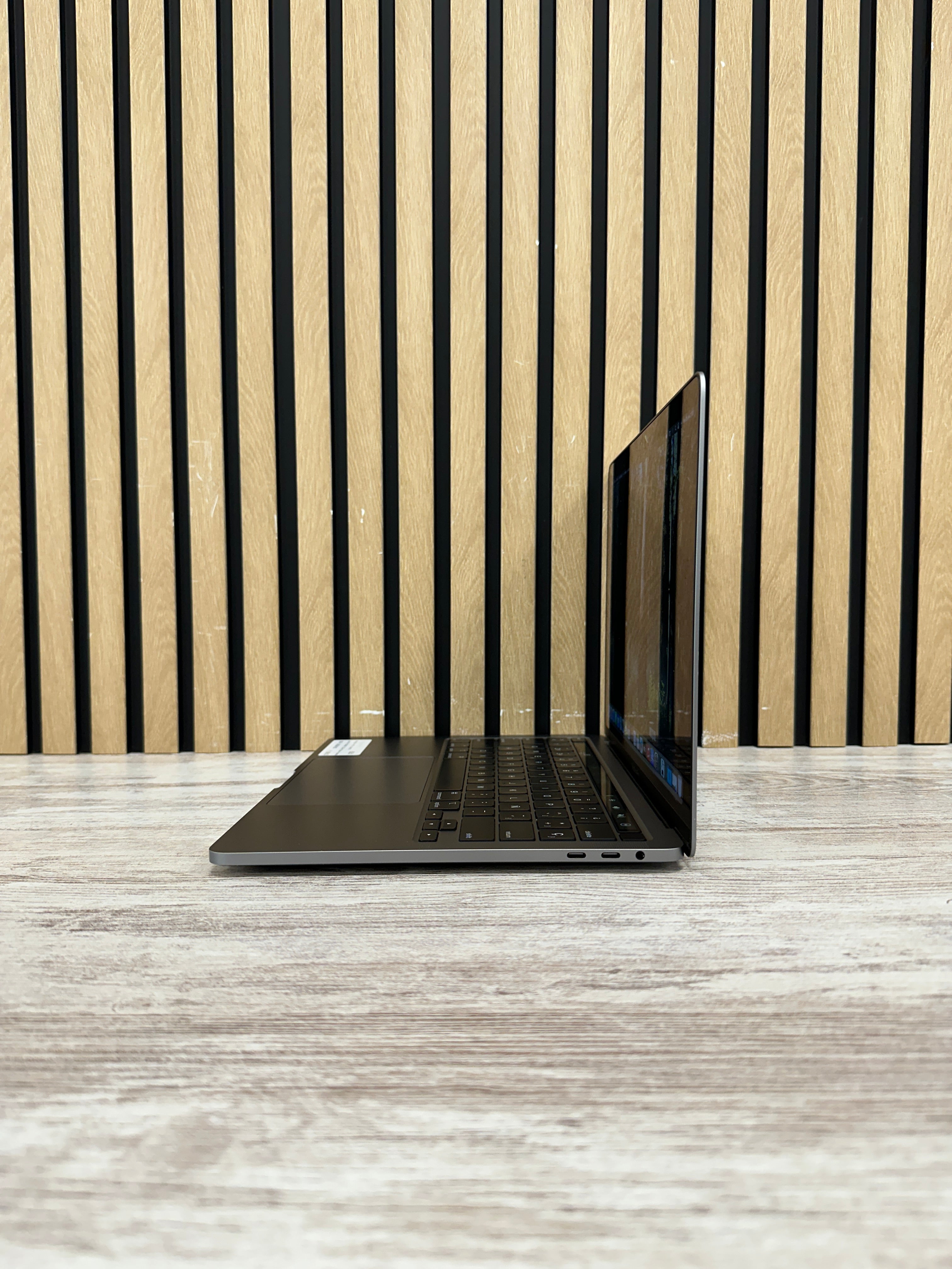 MacBook Pro 13" 2020 TB i5 16gb 500gb SSD