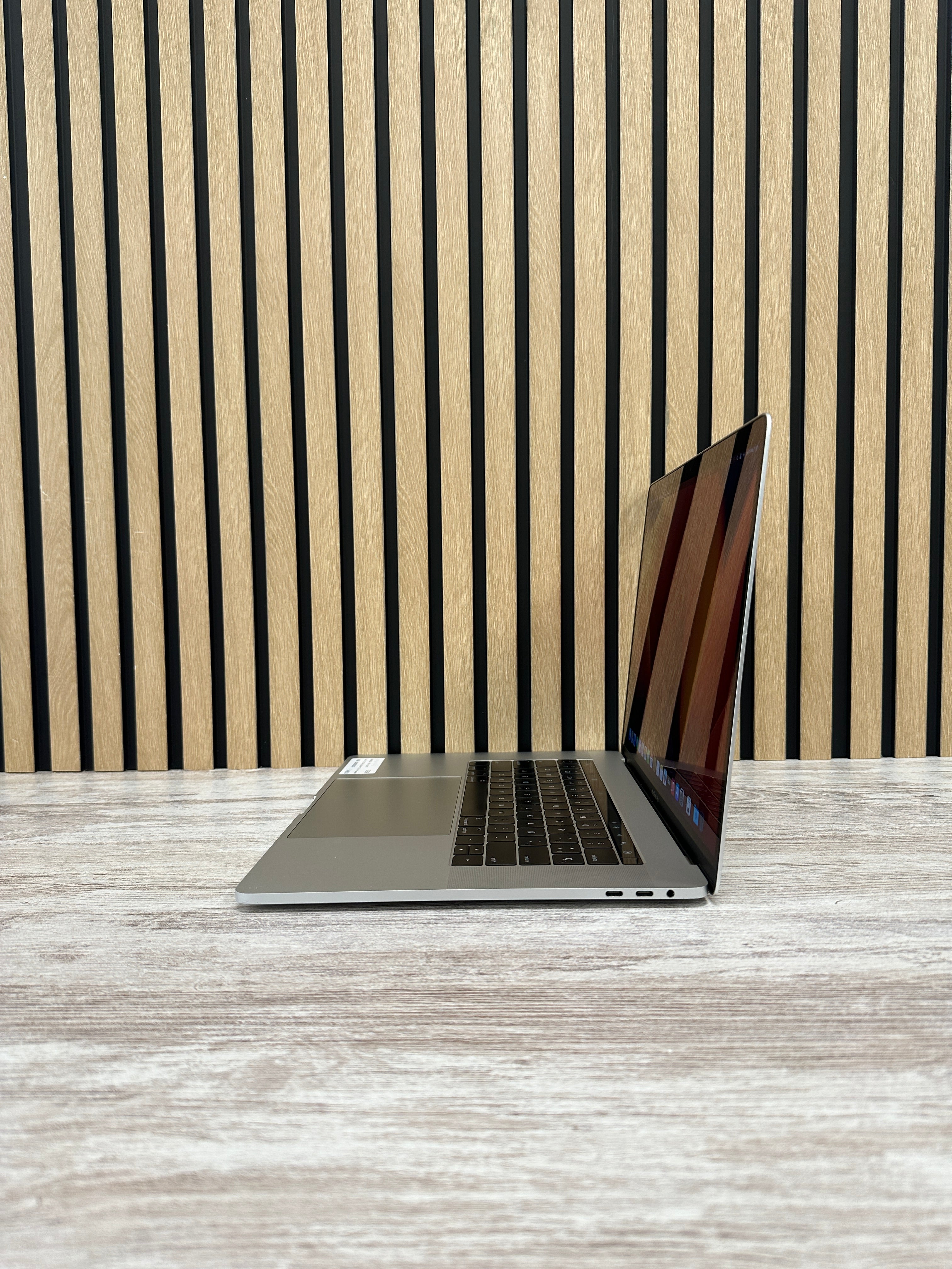 MacBook Pro 15" 2017 i7 16gb 500gb SSD - Moyacell