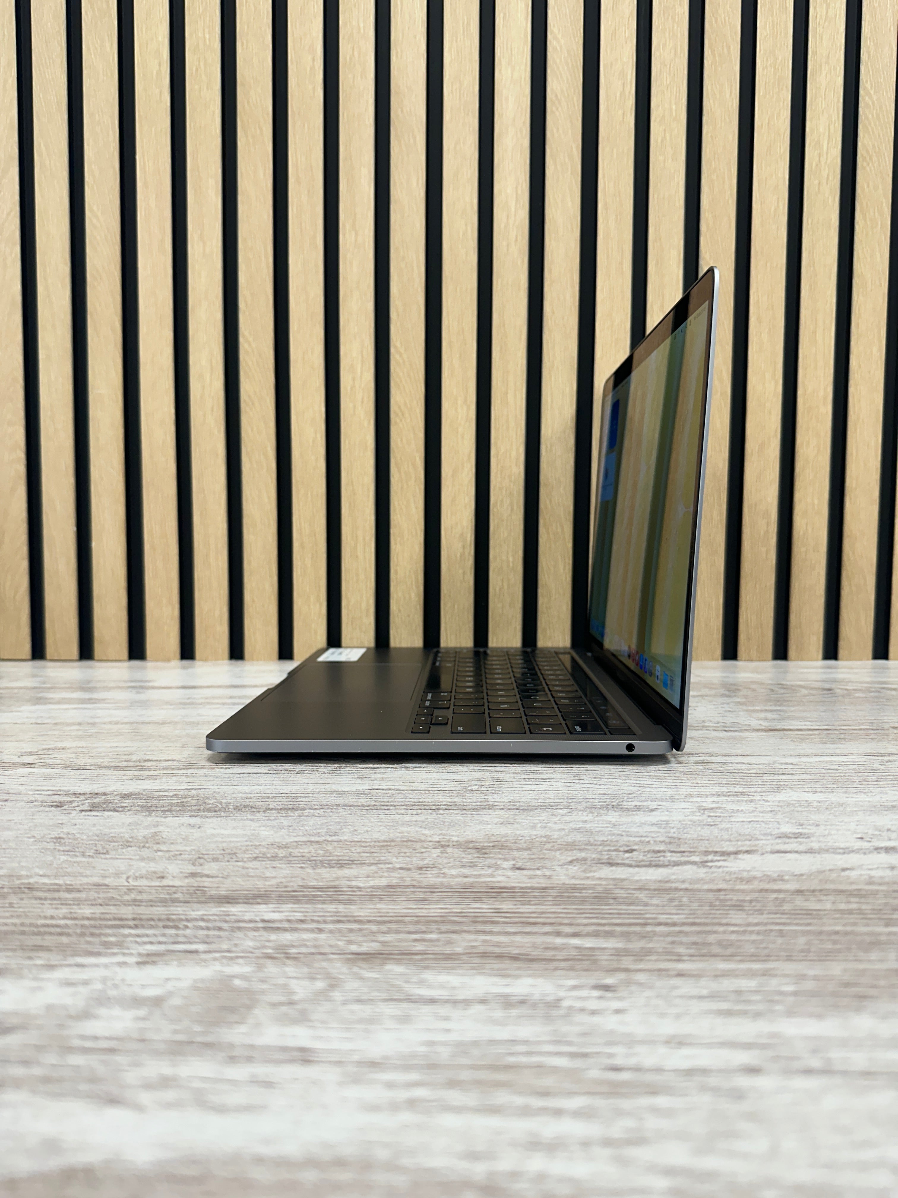 MacBook Pro 13" 2020 TB M1 8gb 256gb SSD - Moyacell