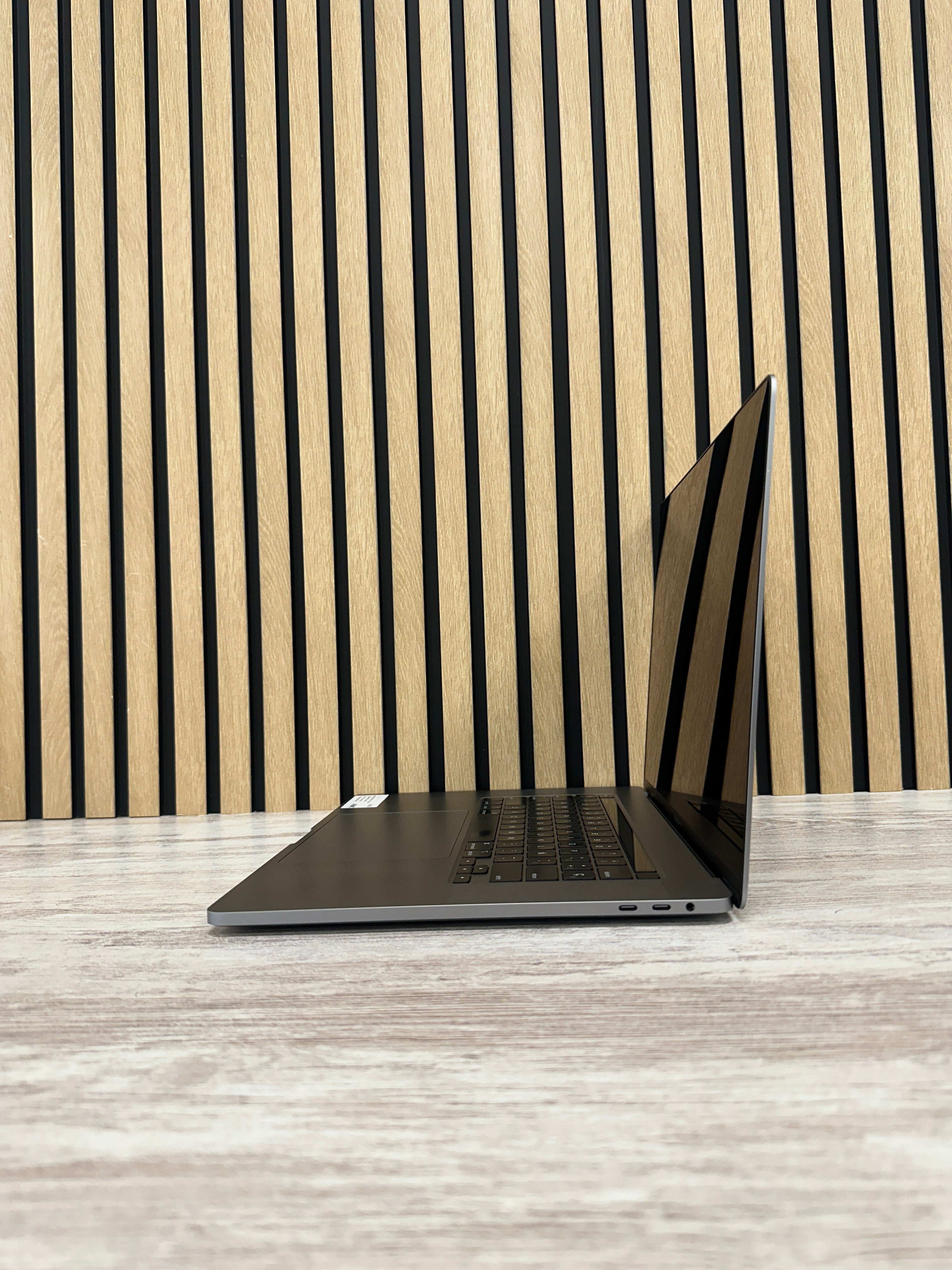 MacBook Pro 16" 2019 i9 16gb 500gb SSD - Moyacell