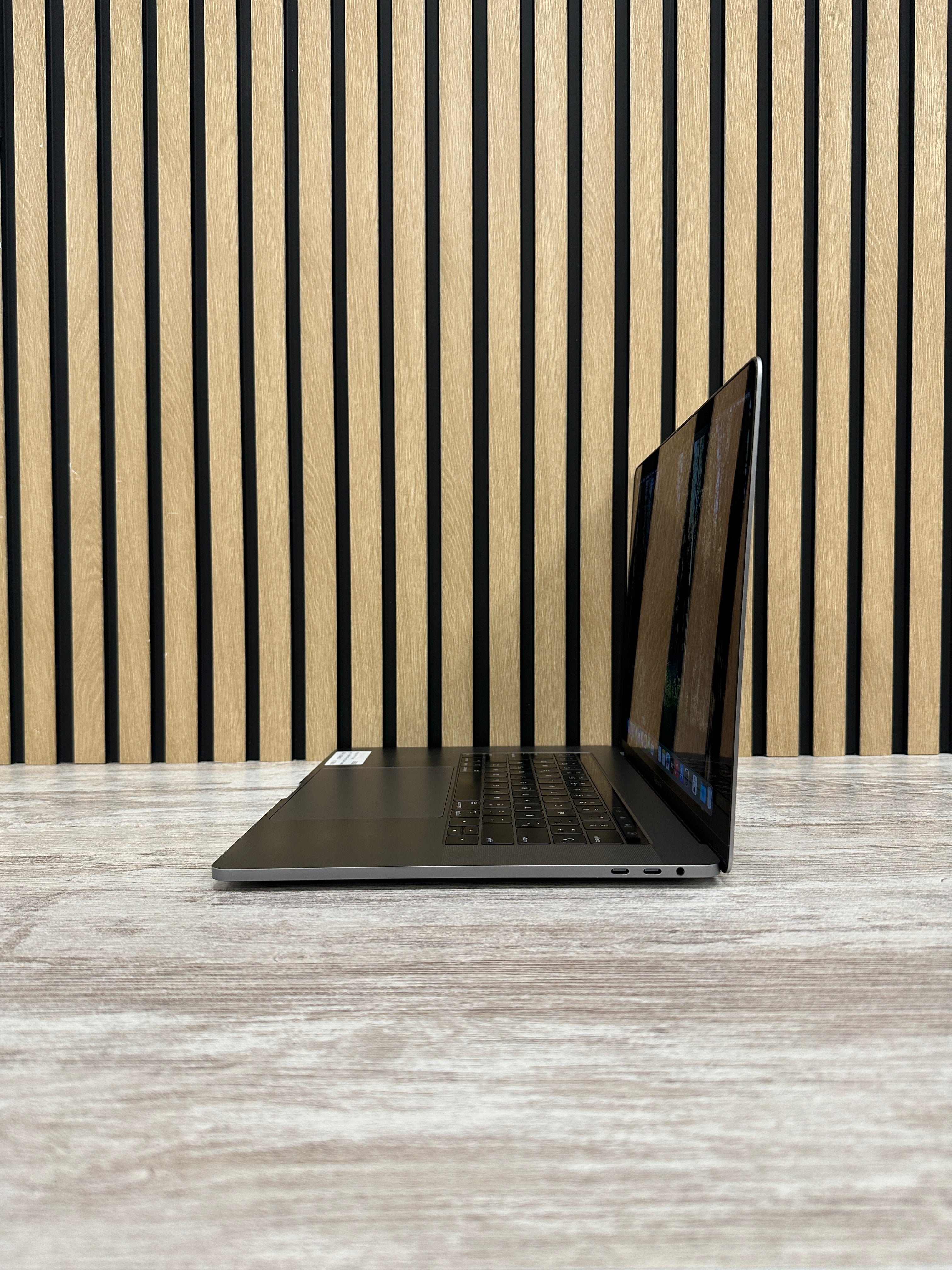 MacBook Pro 15" 2018 i7 32gb 512gb SSD - Moyacell