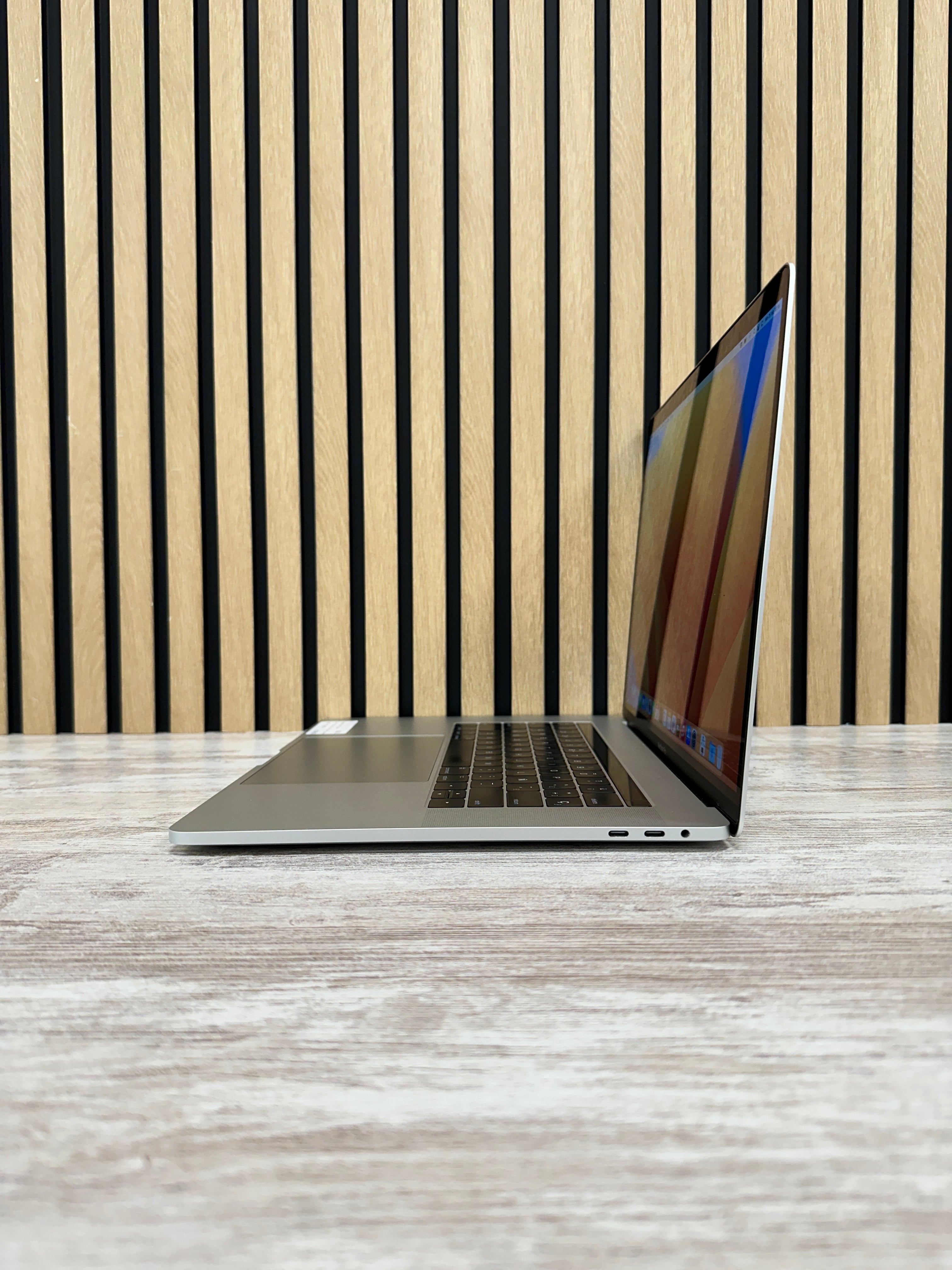 MacBook Pro 15" 2017 i7 16gb 1tb SSD - Moyacell