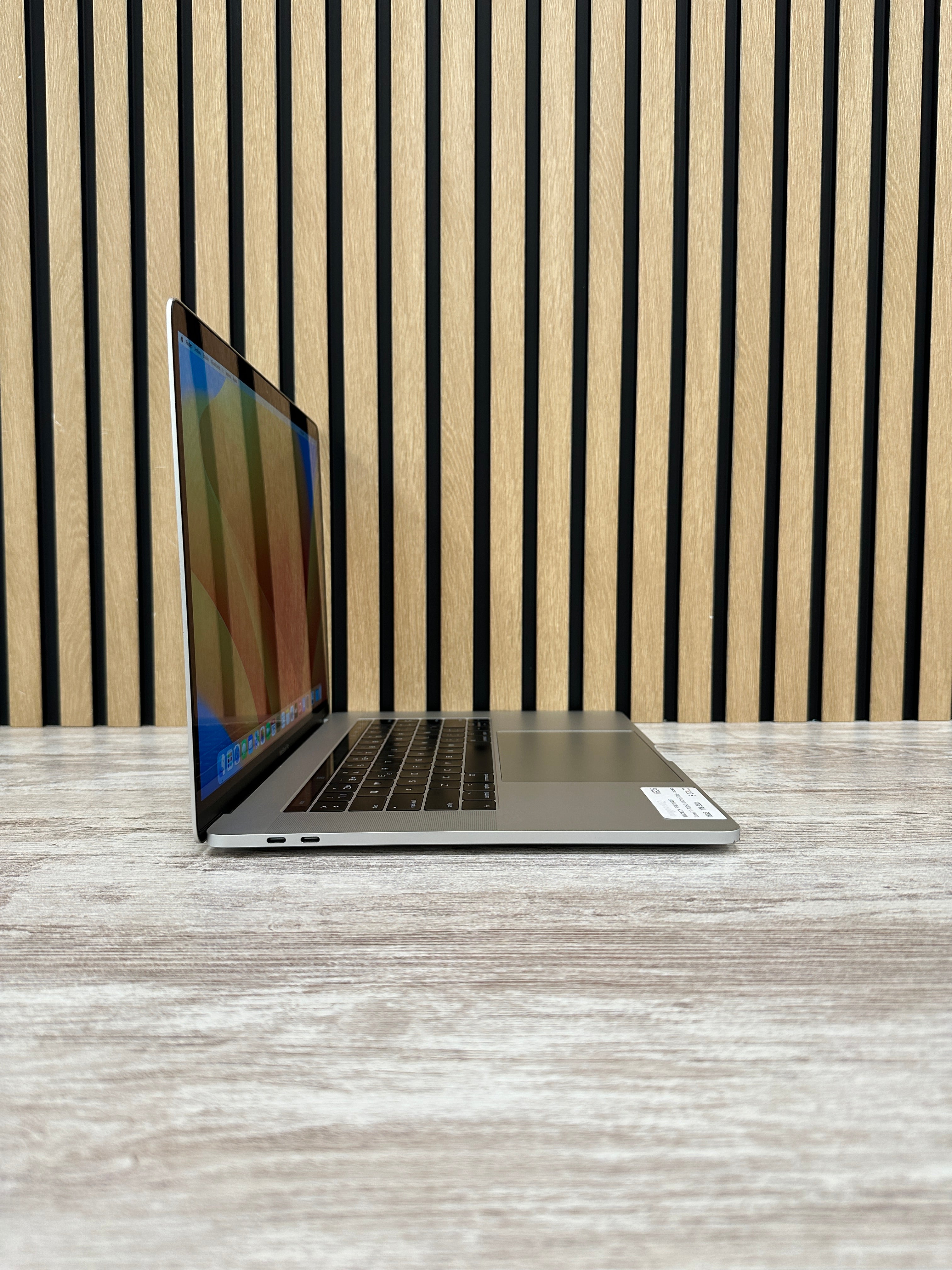 MacBook Pro 15" 2017 i7 16gb 1tb SSD - Moyacell