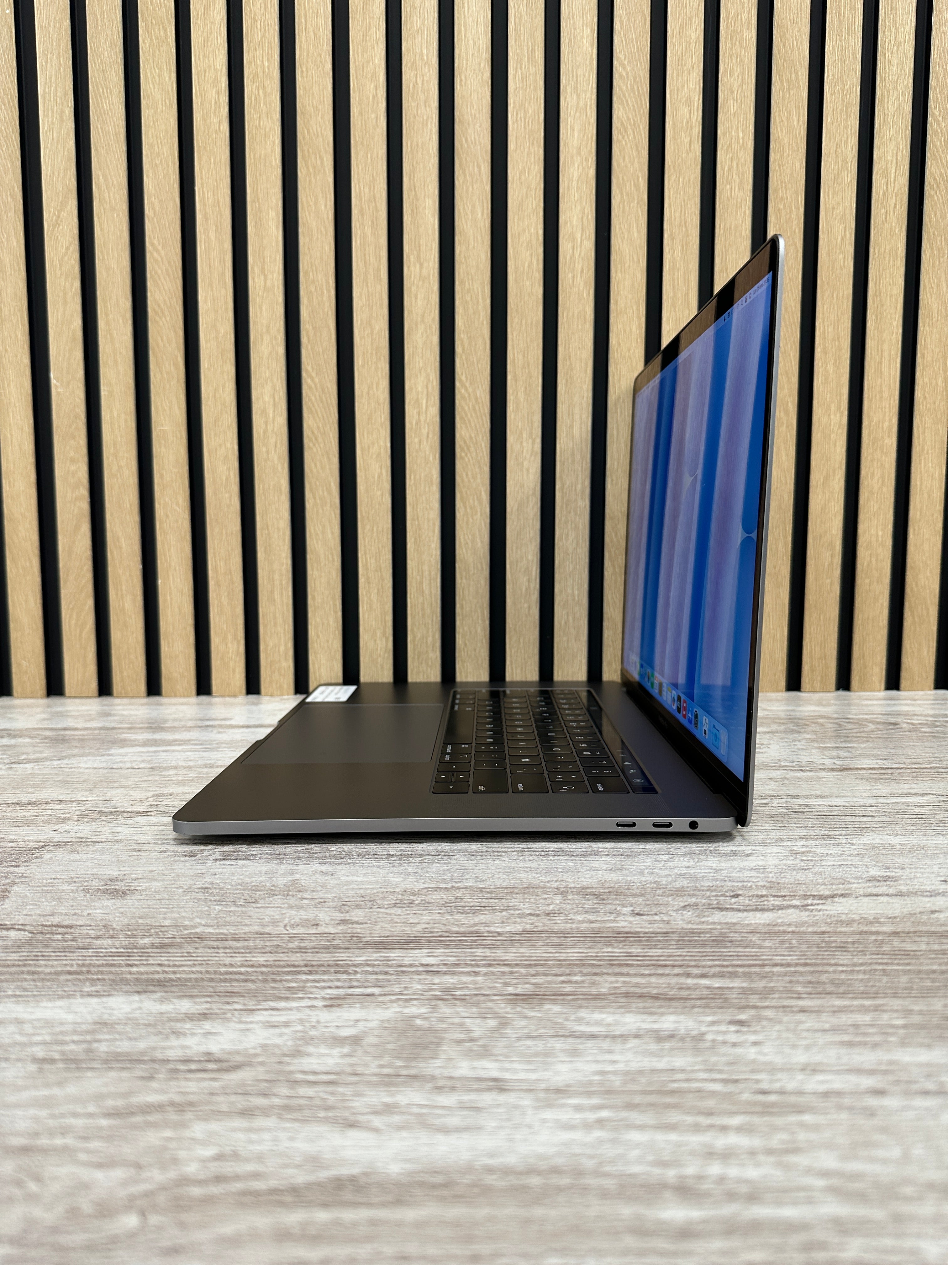 MacBook Pro 15" 2018 i7 16gb 512gb SSD