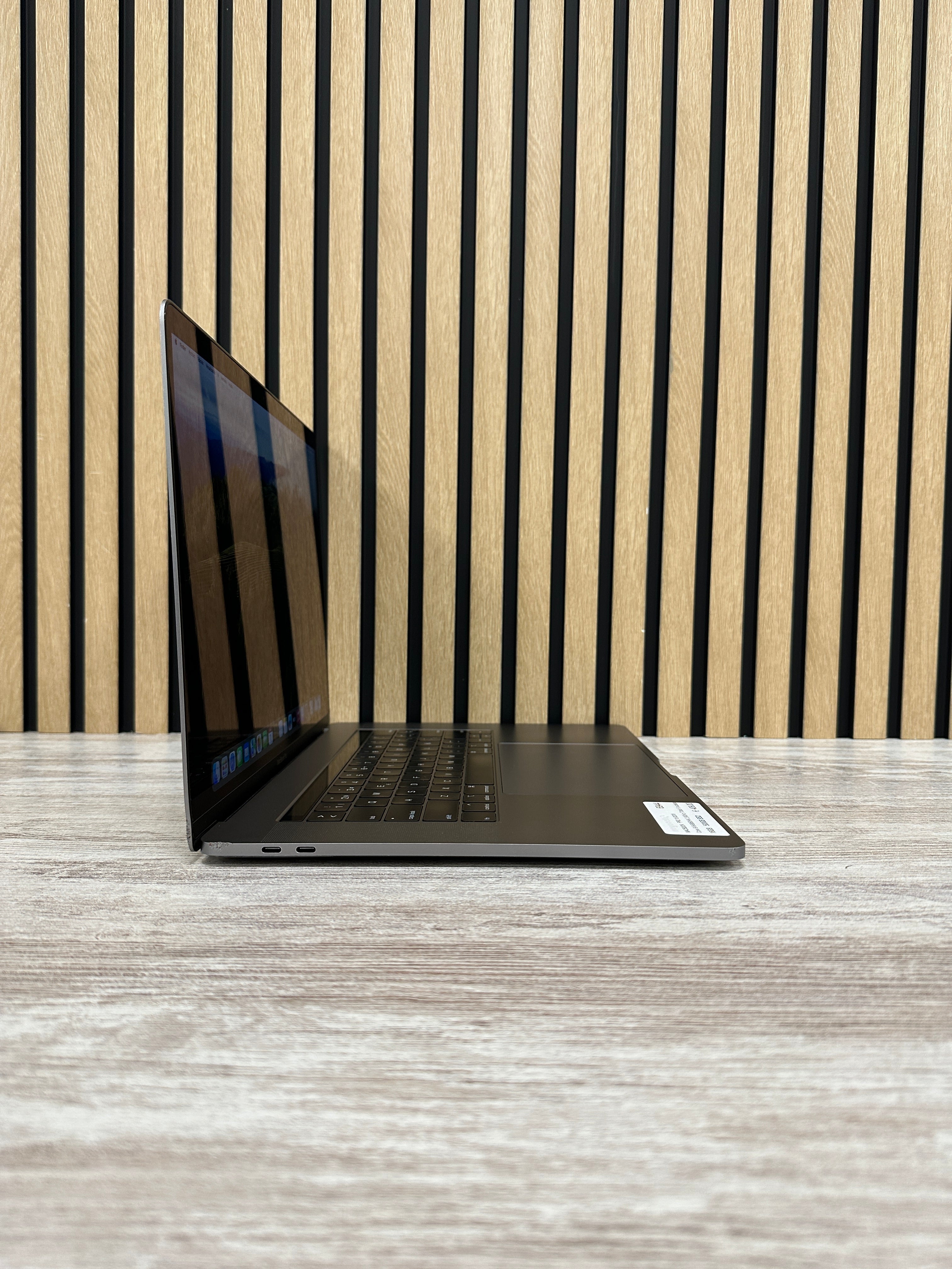 MacBook Pro 15" 2018 i9 16gb 500gb SSD