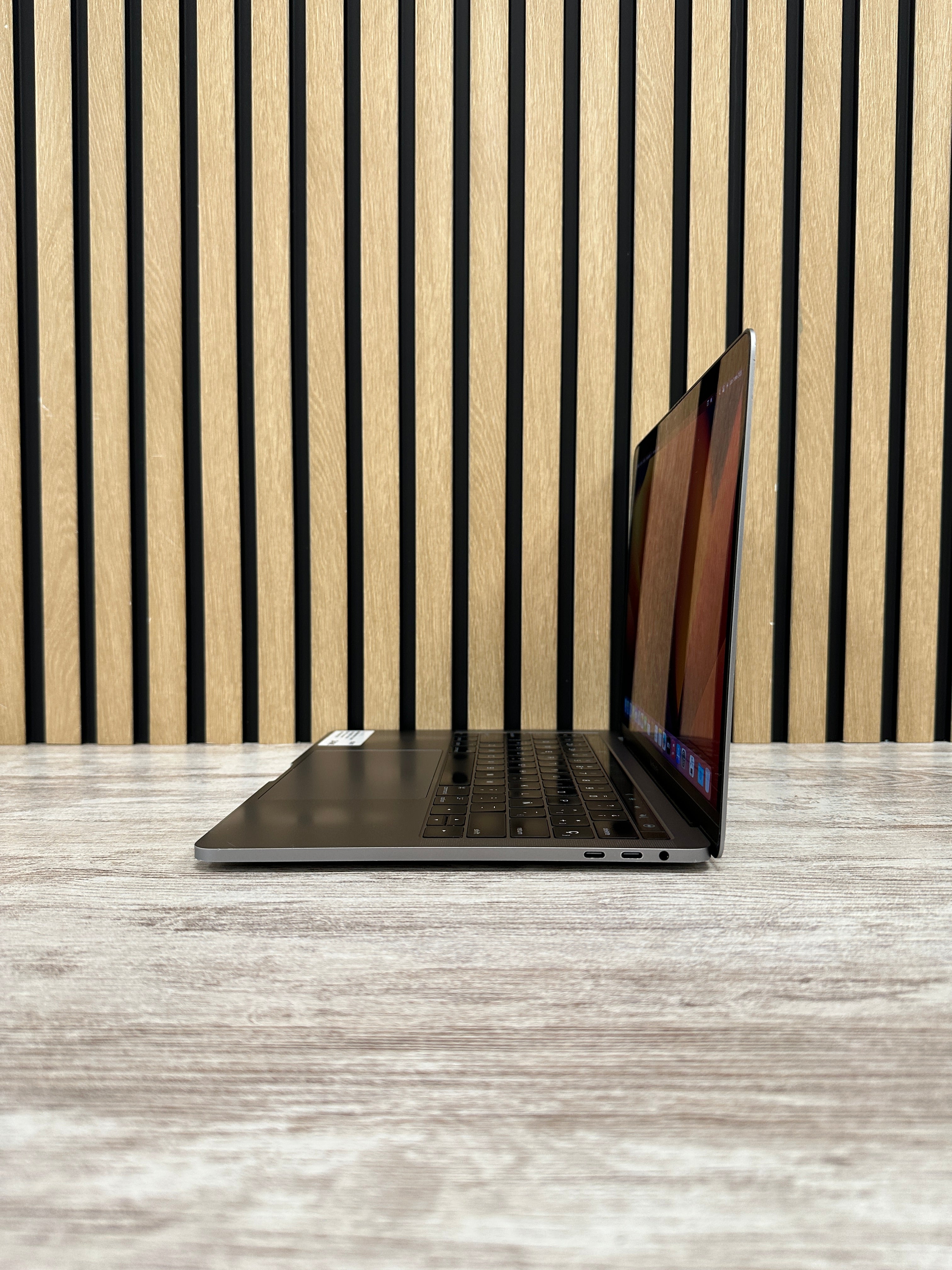 MacBook Pro 13" 2017 i5 8gb 256gb SSD