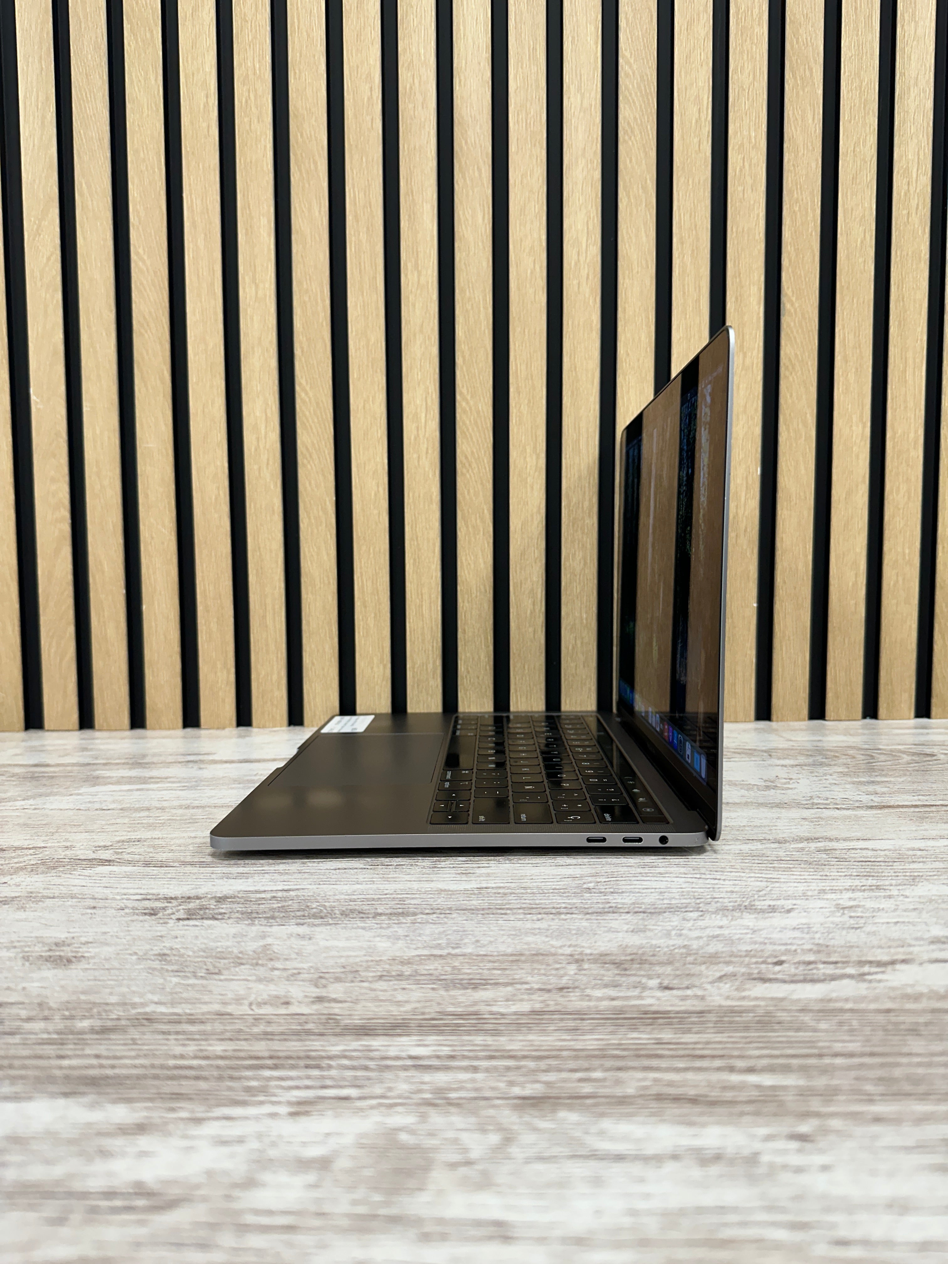 MacBook Pro 13" 2019 TB i5 16gb 500gb SSD