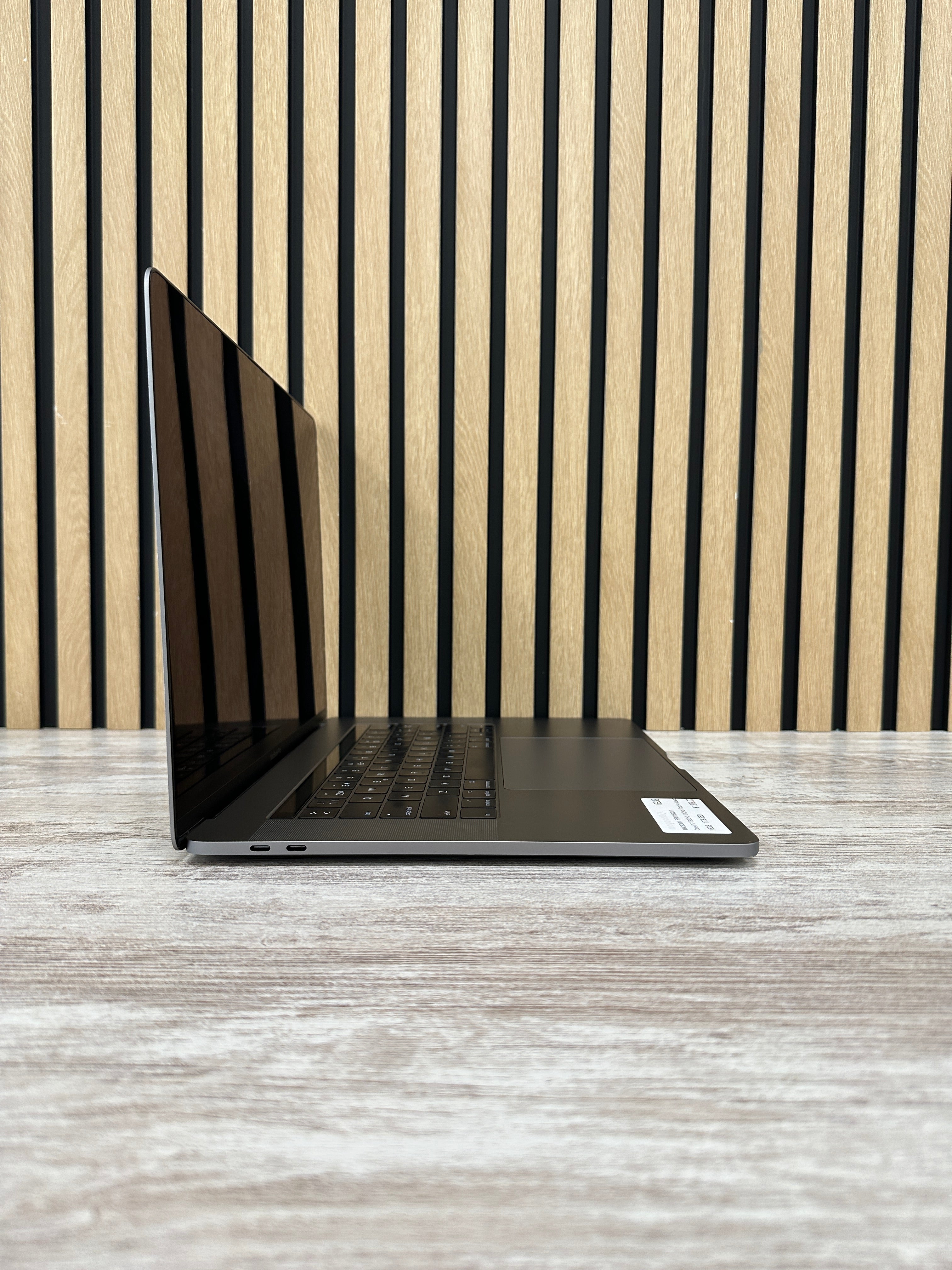 MacBook Pro 15" 2017 i7 16gb 1tb SSD