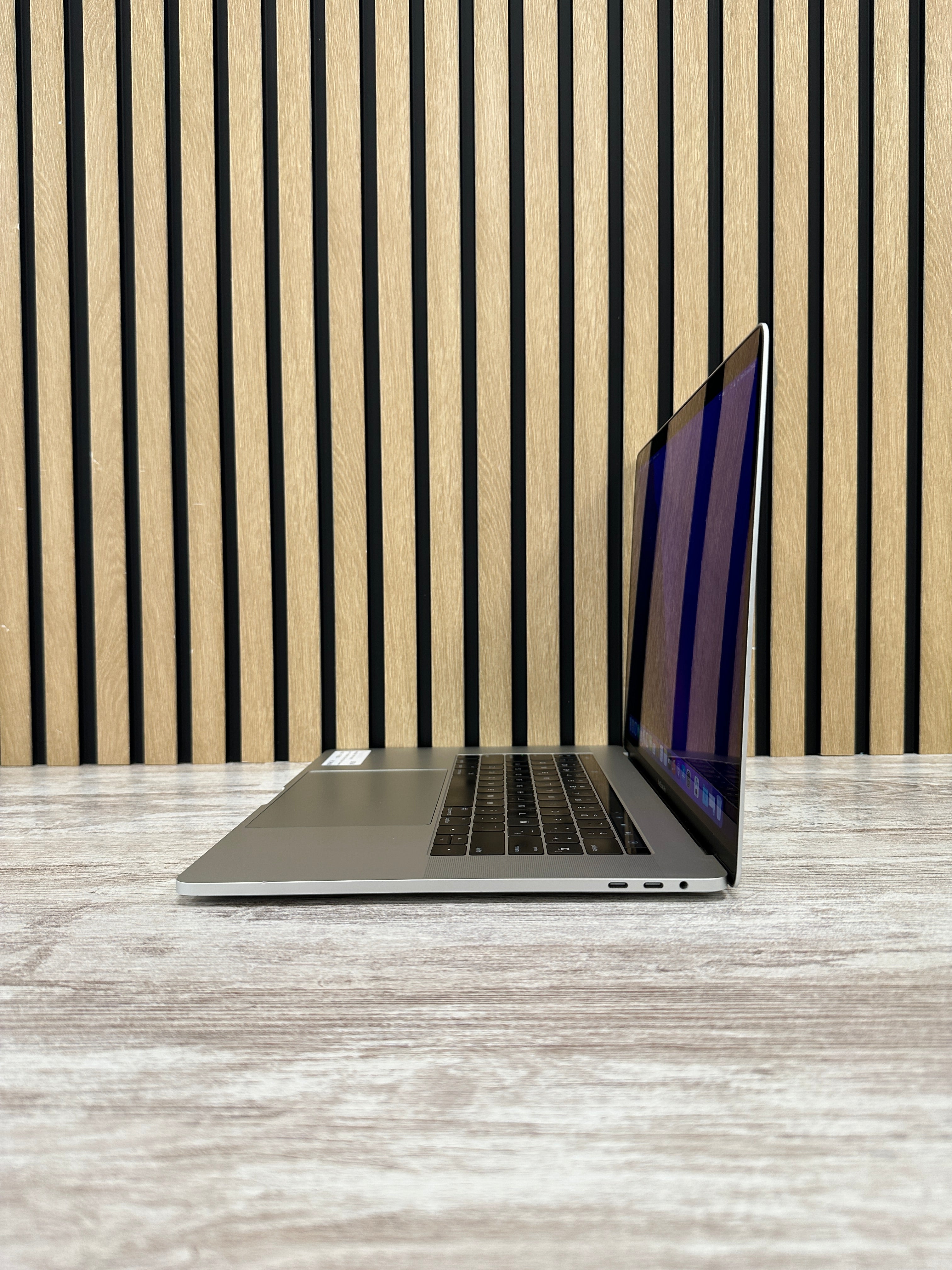 MacBook Pro 15" 2016 i7 16gb 1tb SSD - Moyacell