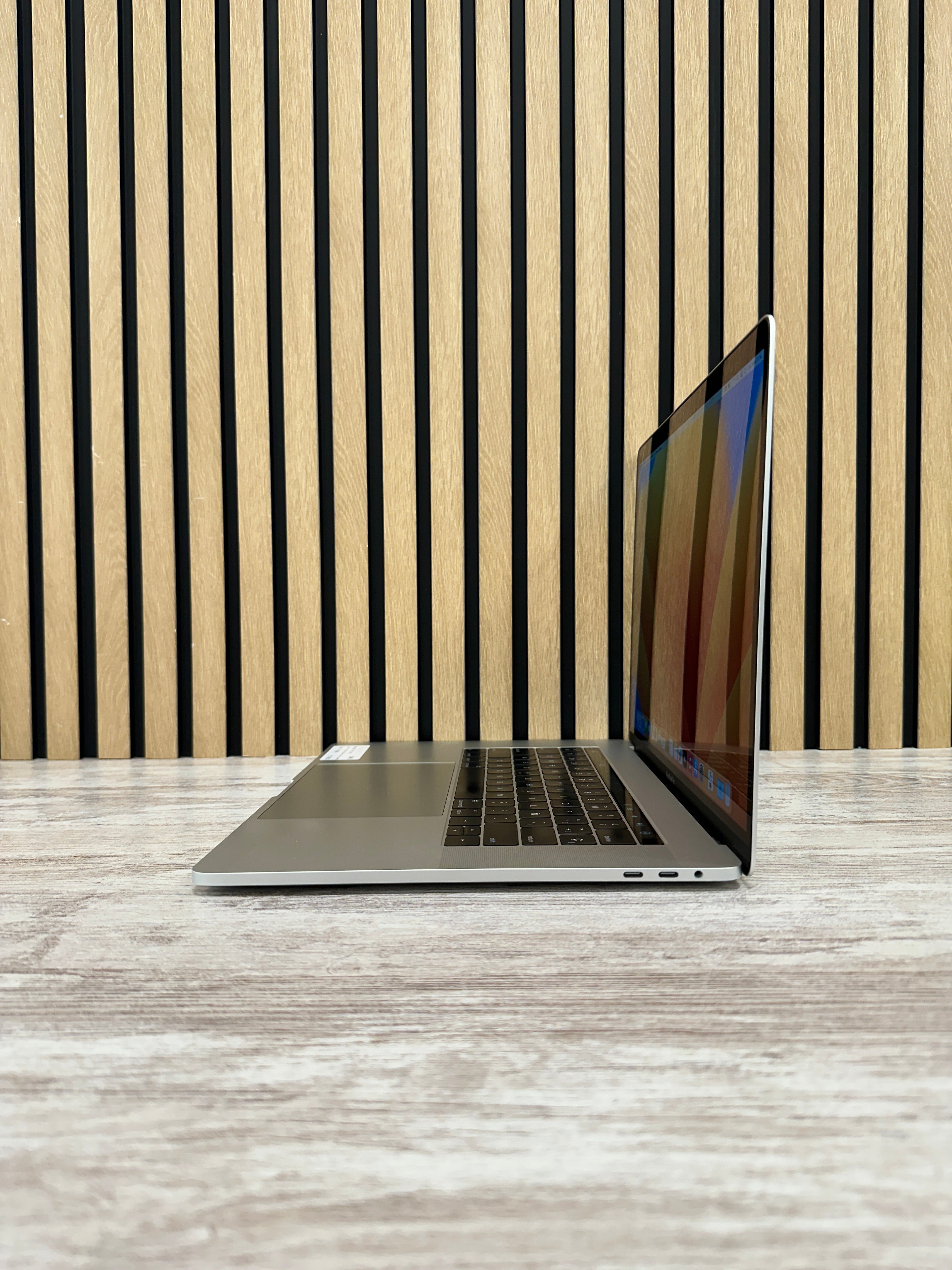 MacBook Pro 15" 2017 i7 16gb 1tb SSD - Moyacell