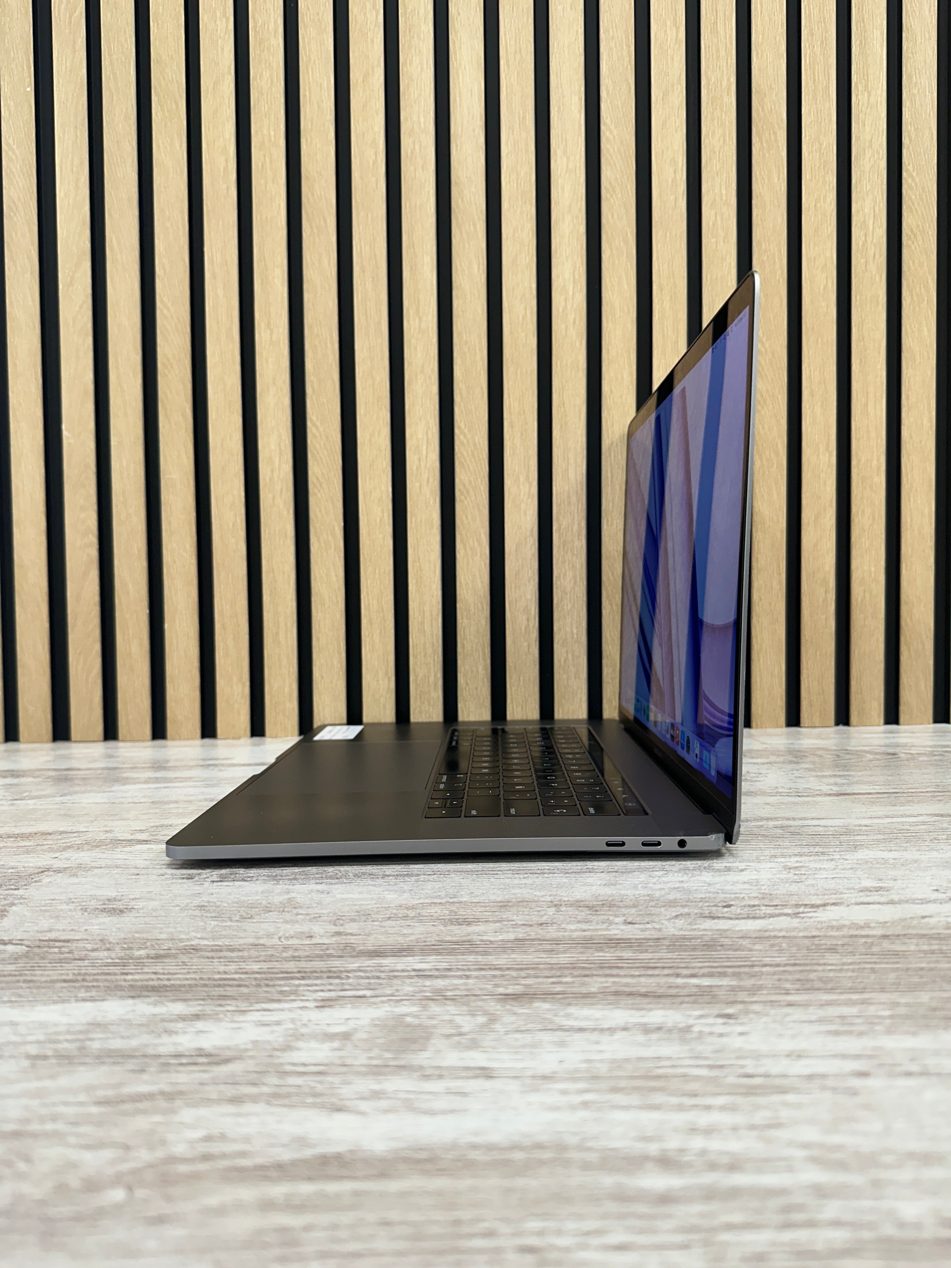 MacBook Pro 15" 2018 i7 16gb 500gb SSD