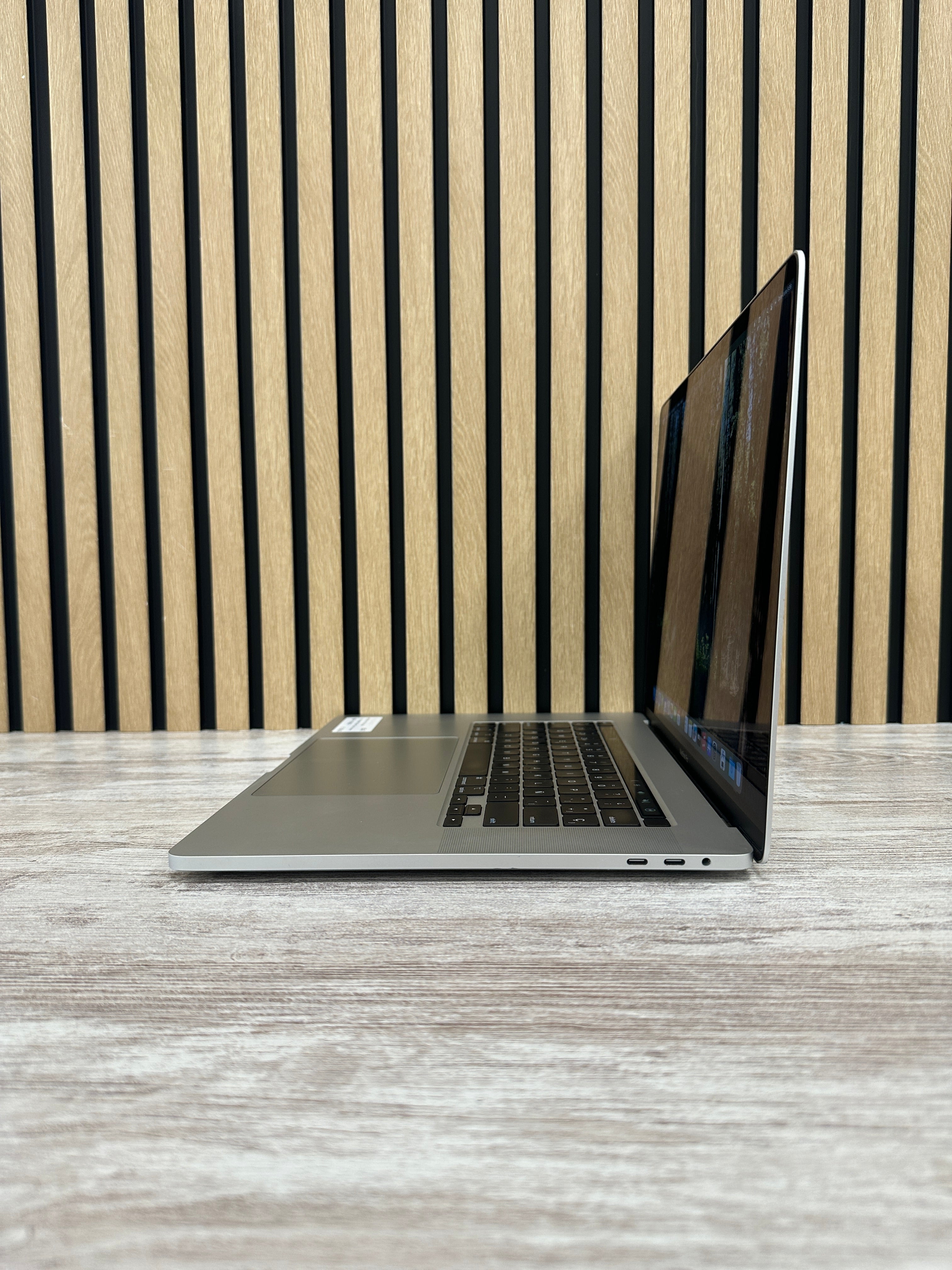 MacBook Pro 16" 2019 i9 16gb 1tb SSD
