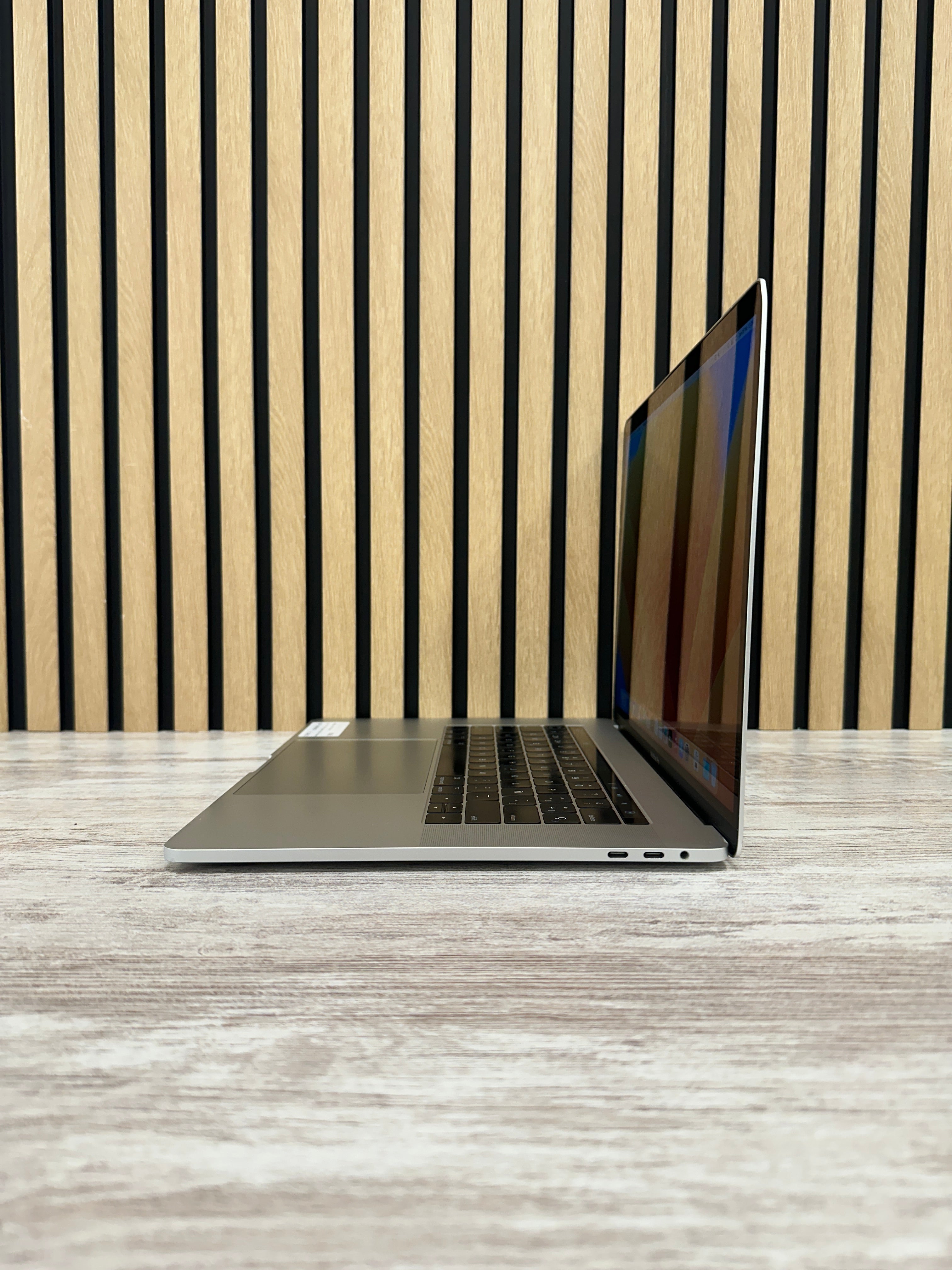 MacBook Pro 15" 2017 i7 16gb 500gb SSD