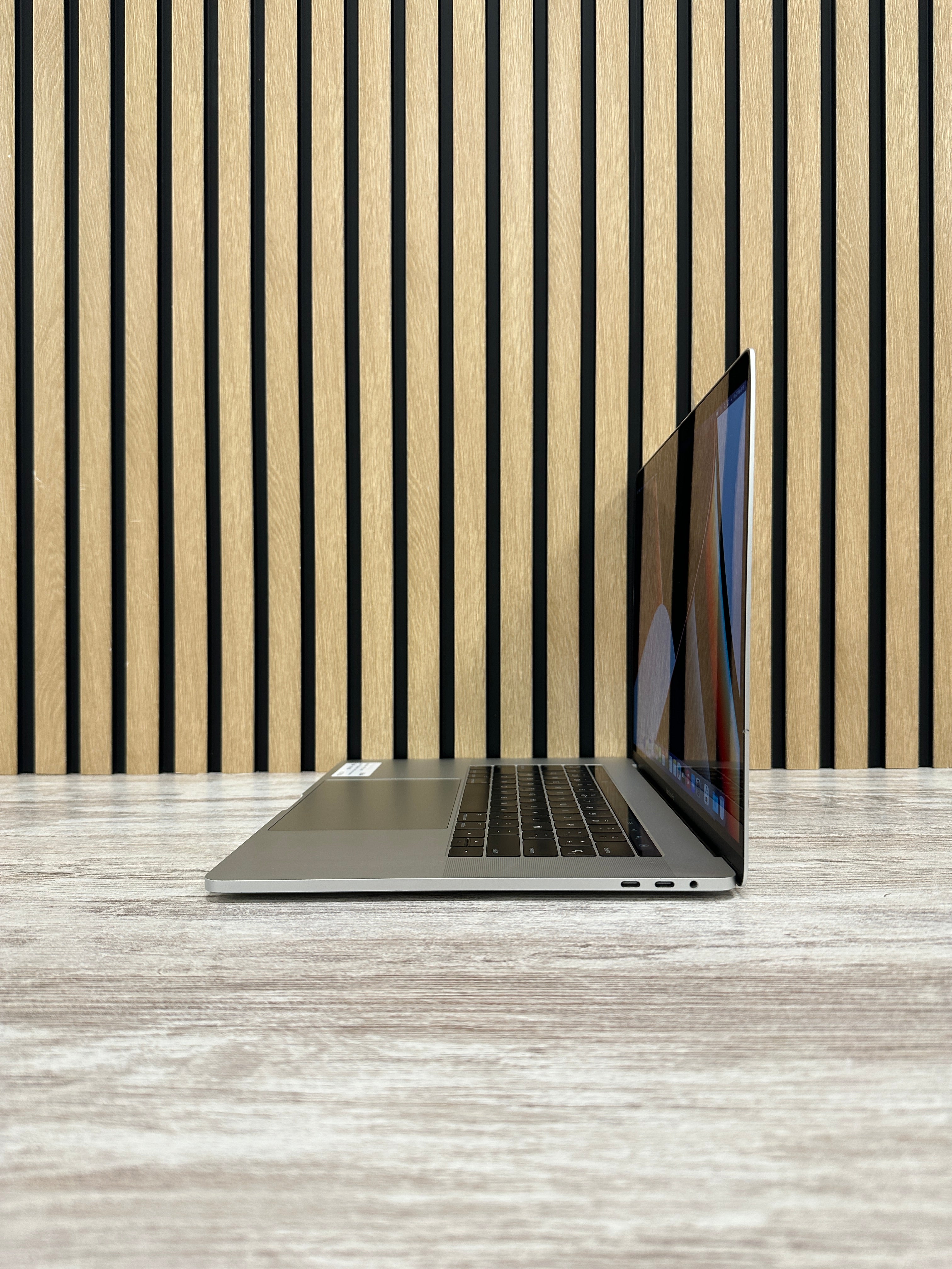 MacBook Pro 15" 2017 i7 16gb 1tb SSD