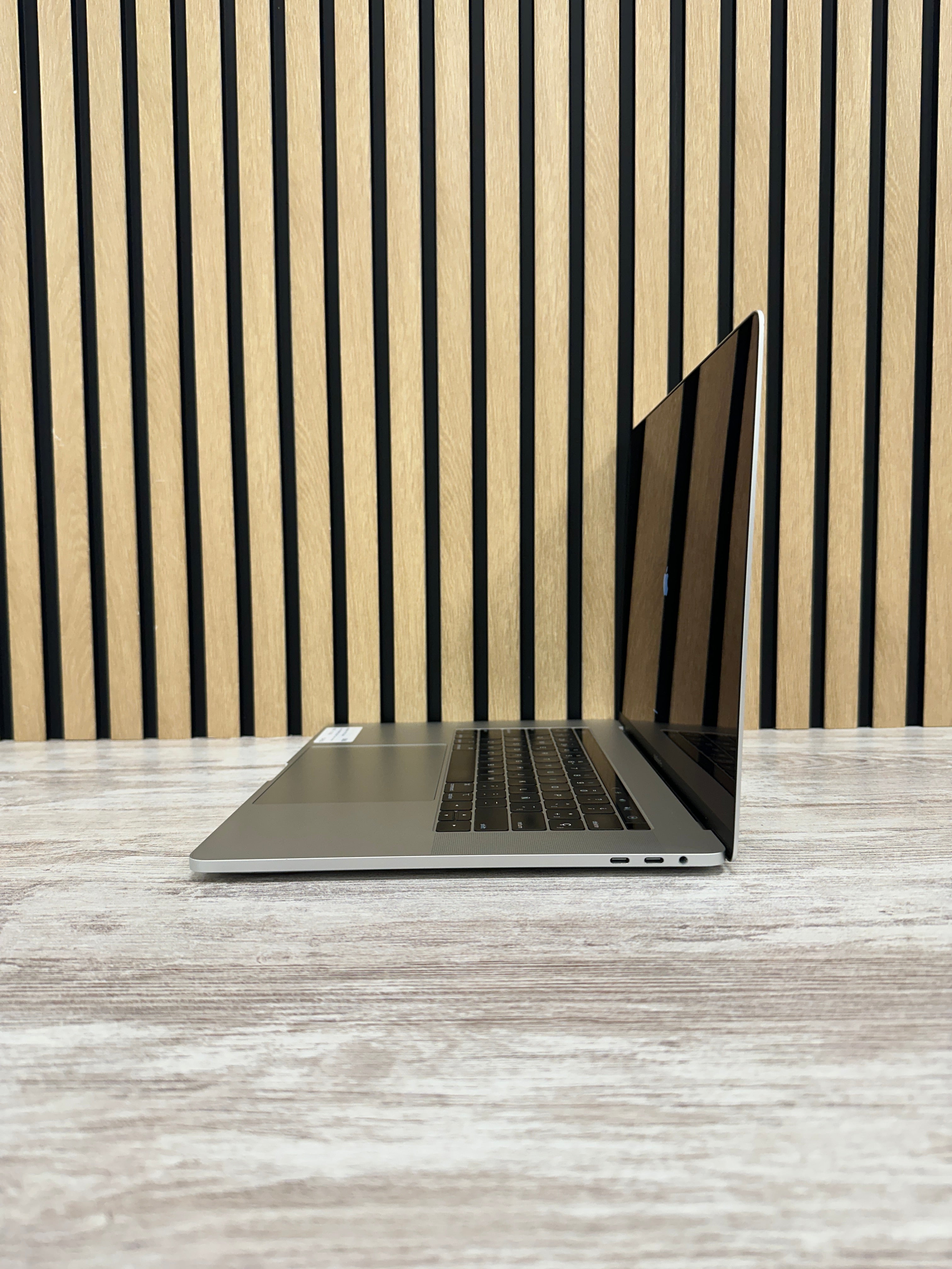 MacBook Pro 15" 2018 i9 32gb 1tb SSD