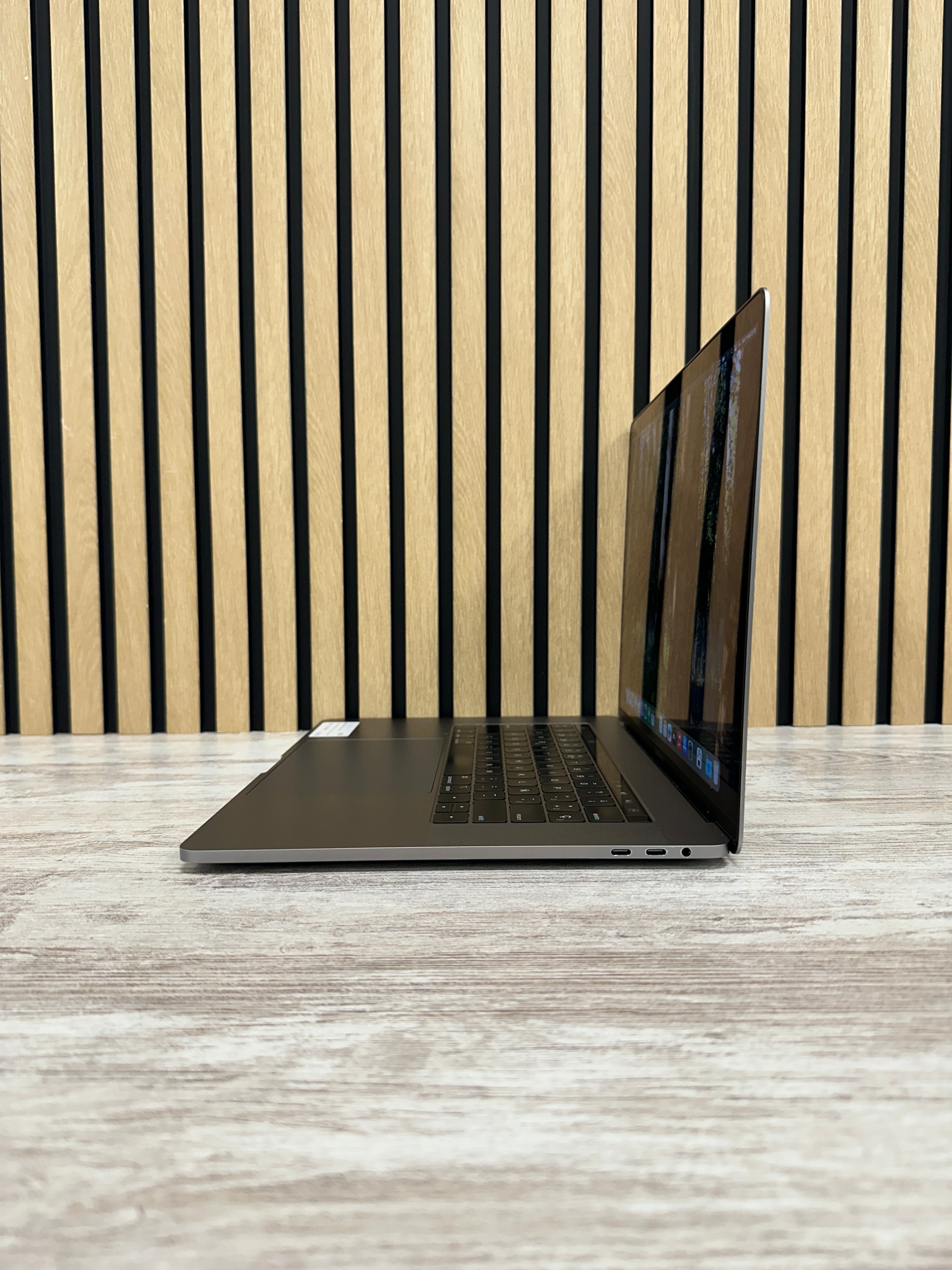 MacBook Pro 15" 2018 i9 32gb 512gb SSD