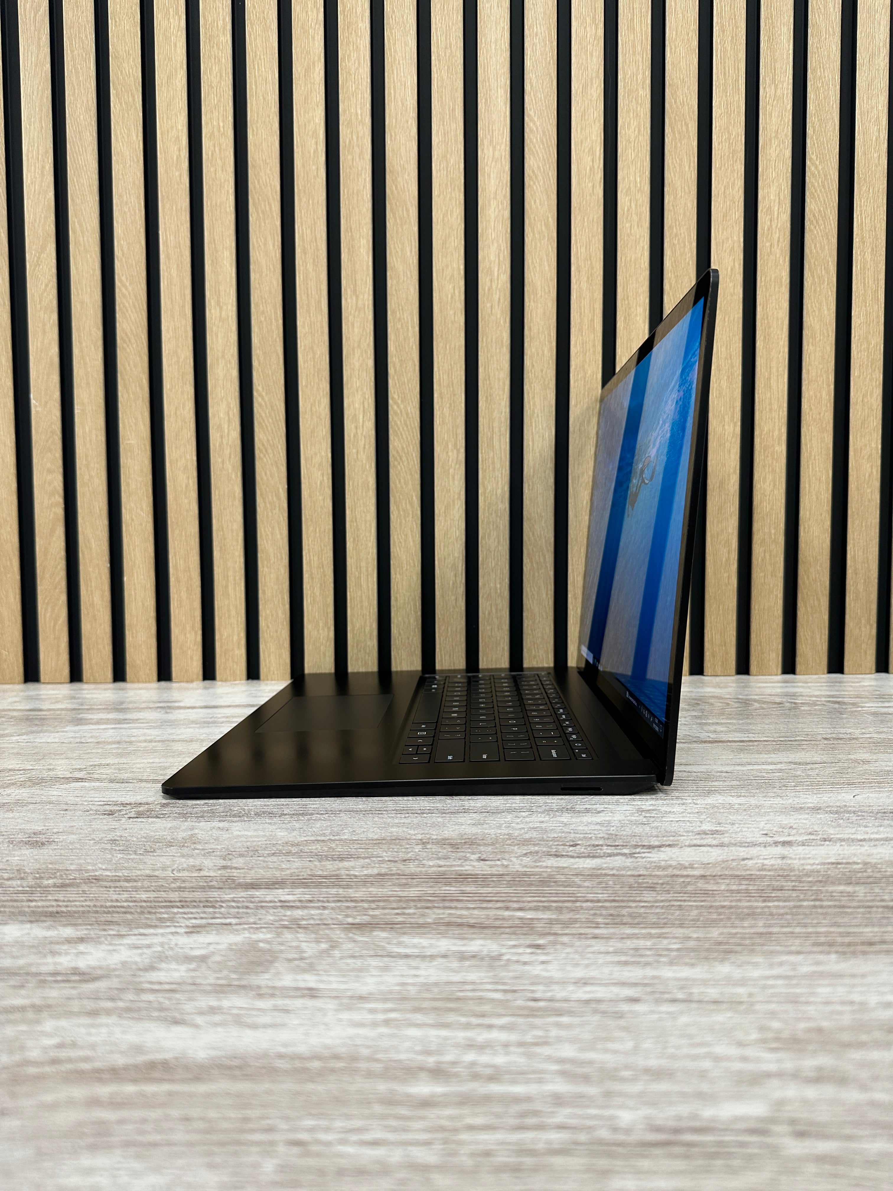 Microsoft Corp Surface Laptop 4 i7 32gb 1tb SSD - Moyacell