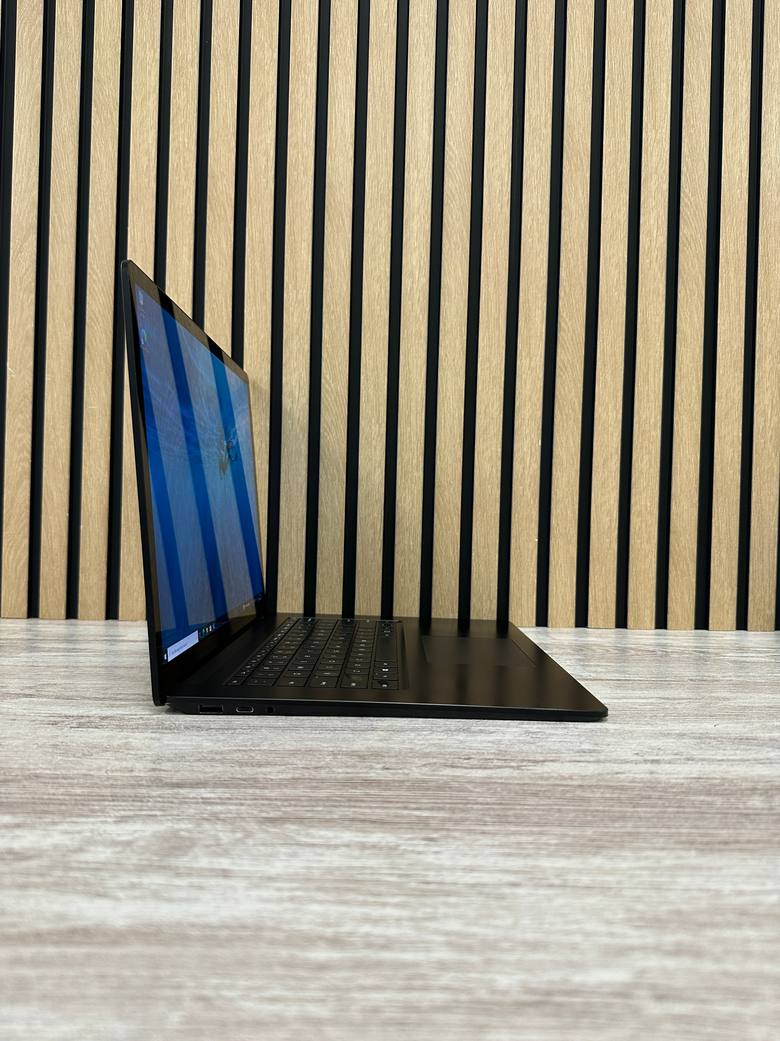 Microsoft Corp Surface Laptop 4 i7 32gb 1tb SSD - Moyacell